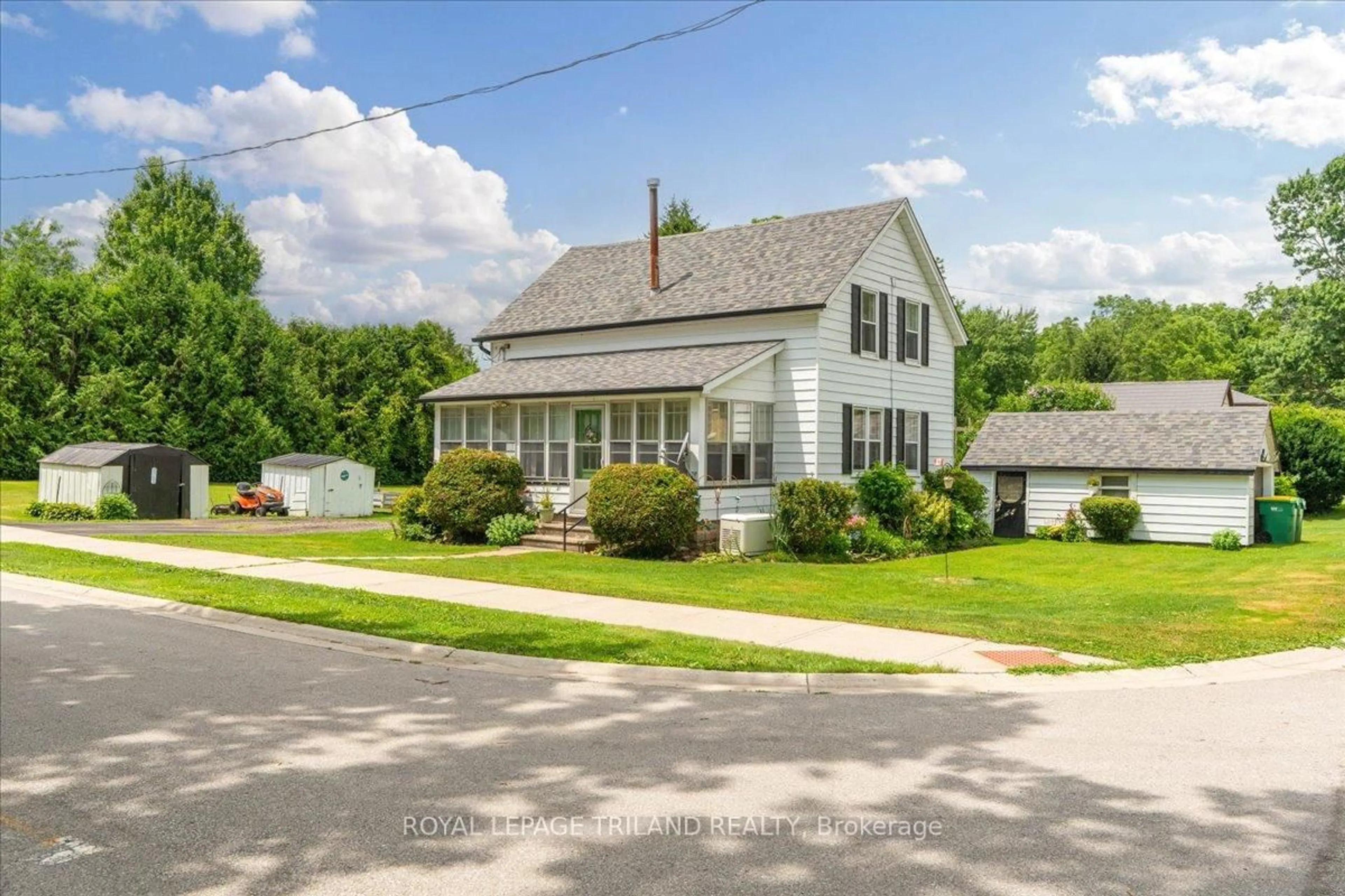 A pic from outside/outdoor area/front of a property/back of a property/a pic from drone, street for 21 Elgin St, Southwest Middlesex Ontario N0L 1A0