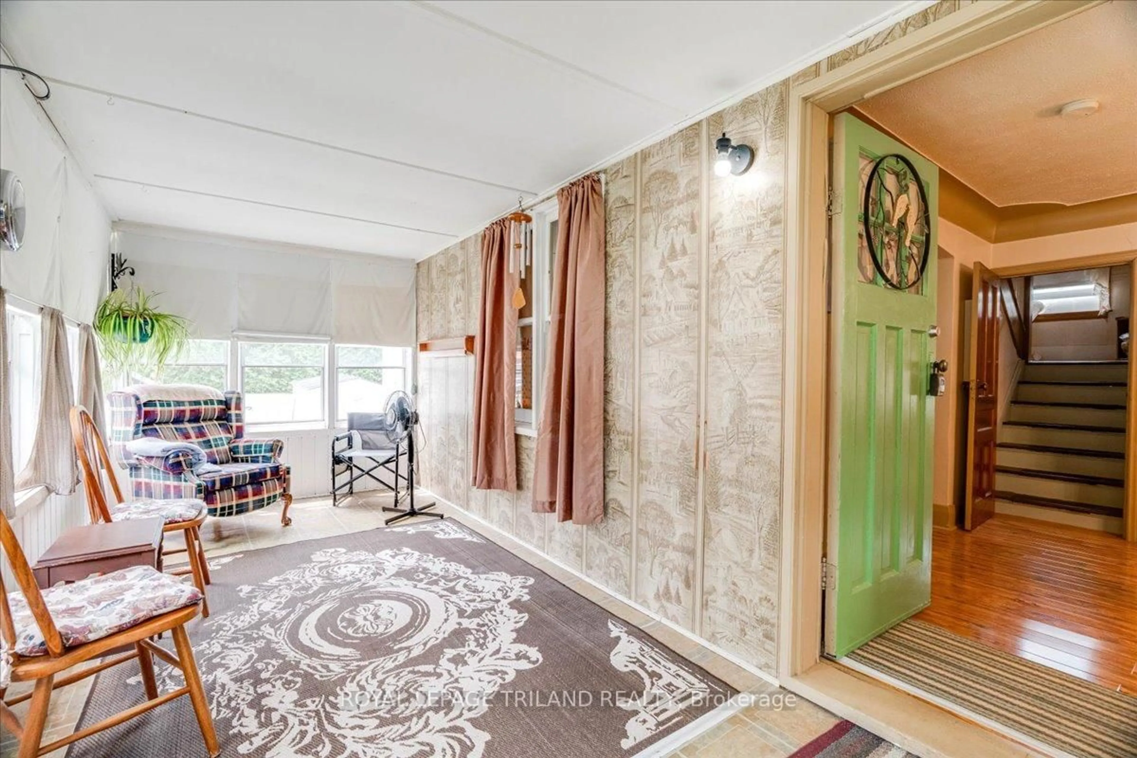 Indoor foyer for 21 Elgin St, Southwest Middlesex Ontario N0L 1A0