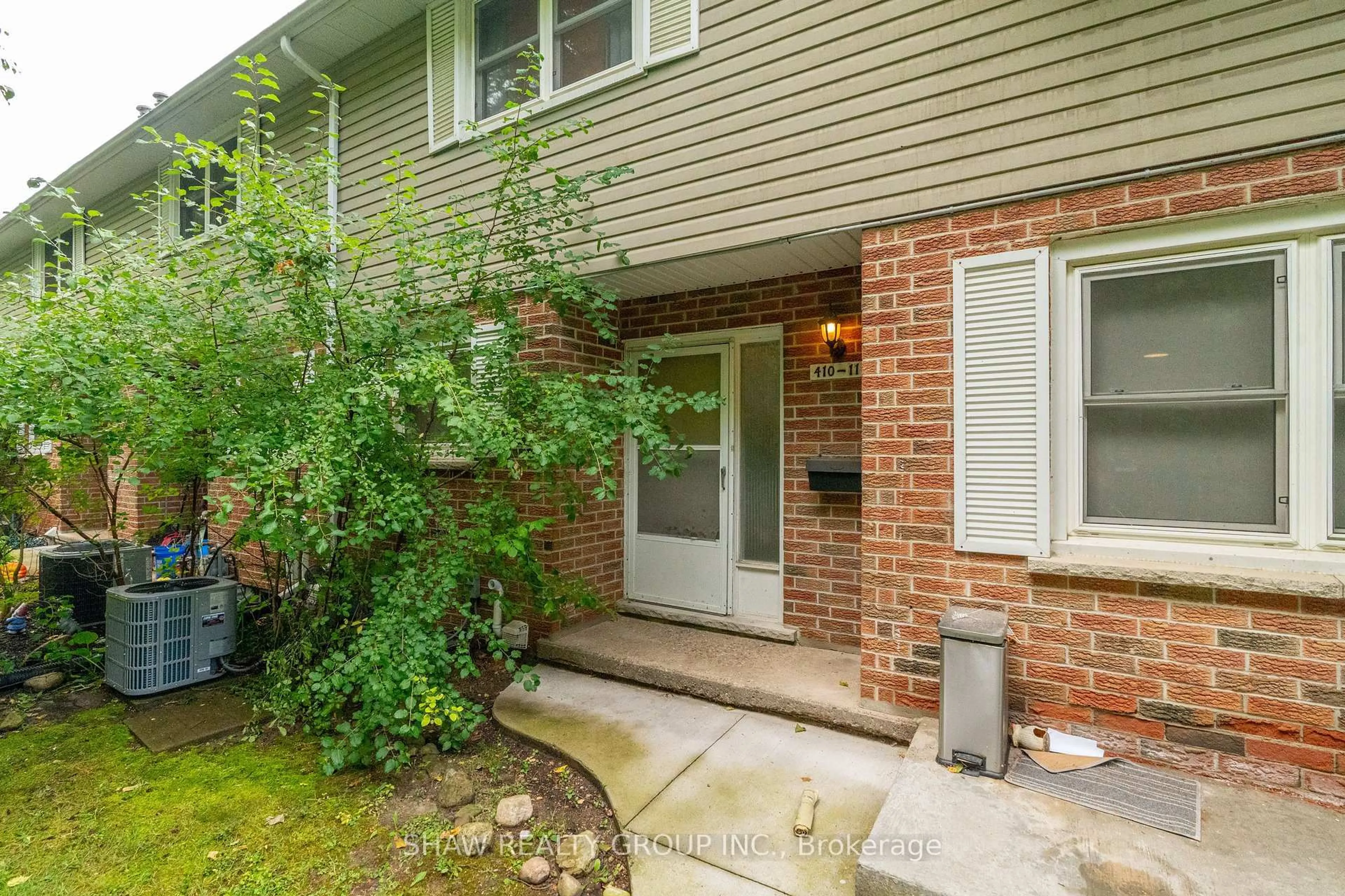 Patio, street for 410 Pioneer Dr #11, Kitchener Ontario N2P 1H6
