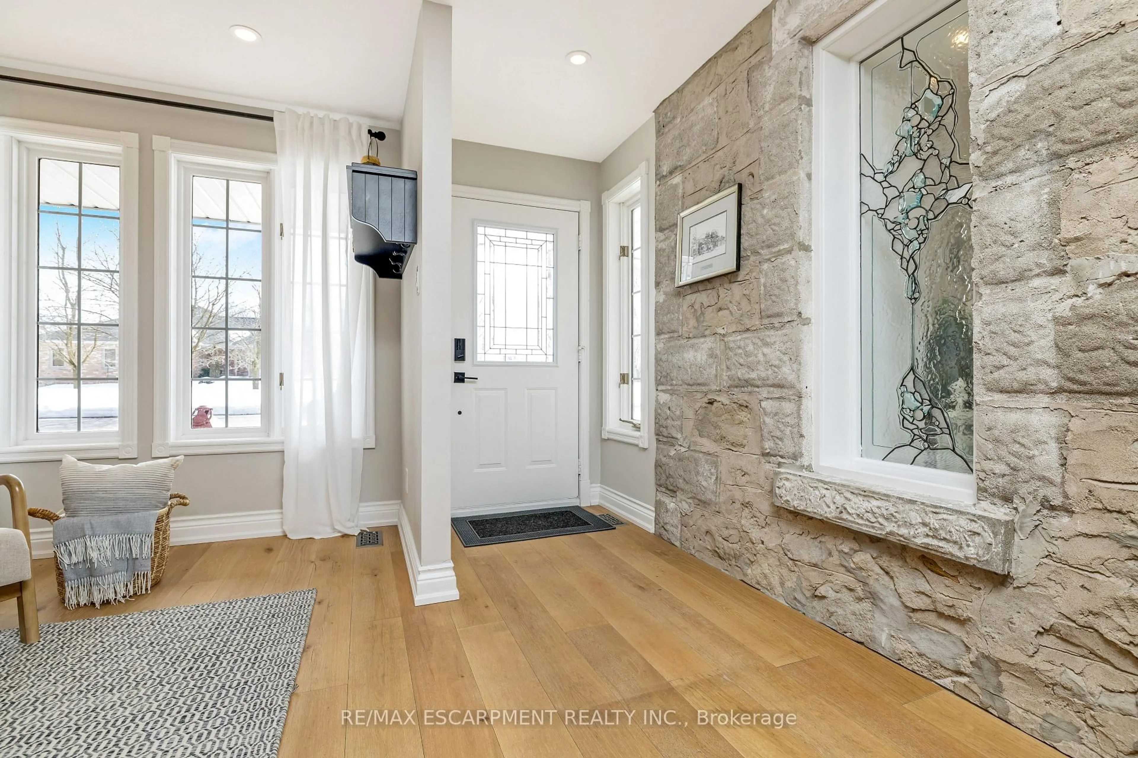 Indoor entryway for 6827 Second Line, Centre Wellington Ontario N1M 2W4