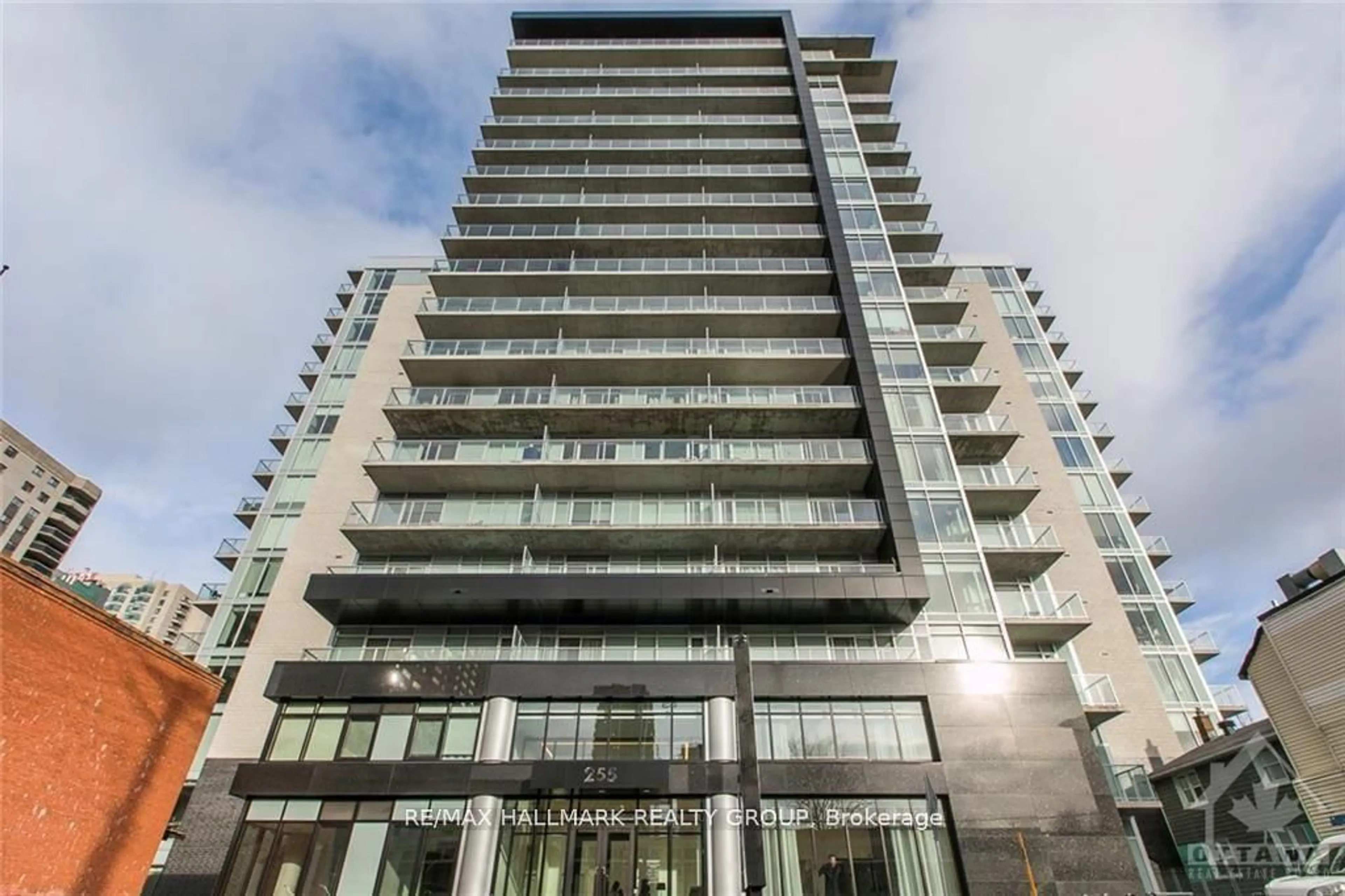 Indoor foyer for 255 Bay Street, Ottawa #905, Ottawa Ontario K1R 0C5