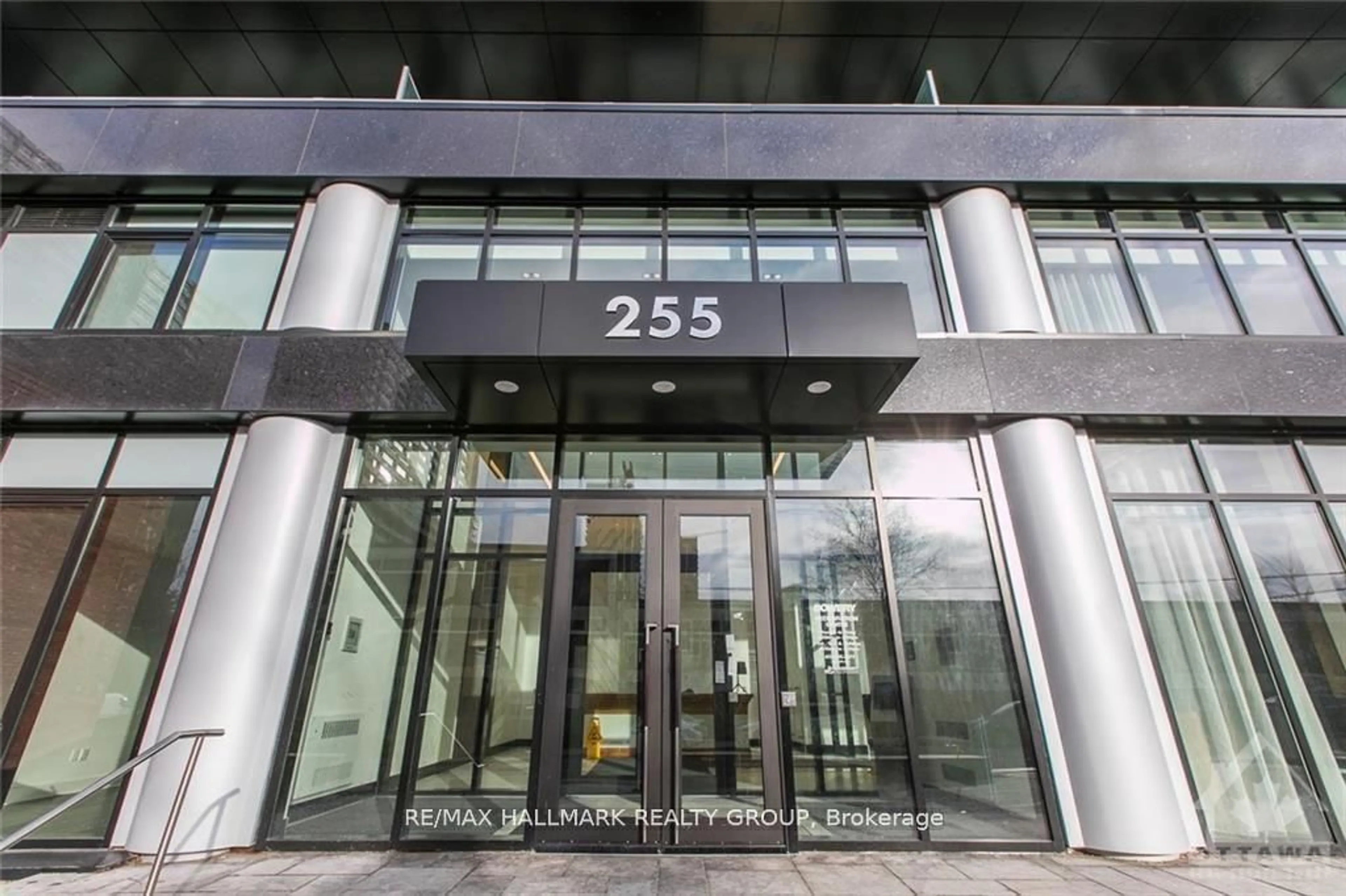Indoor foyer for 255 Bay Street, Ottawa #905, Ottawa Ontario K1R 0C5