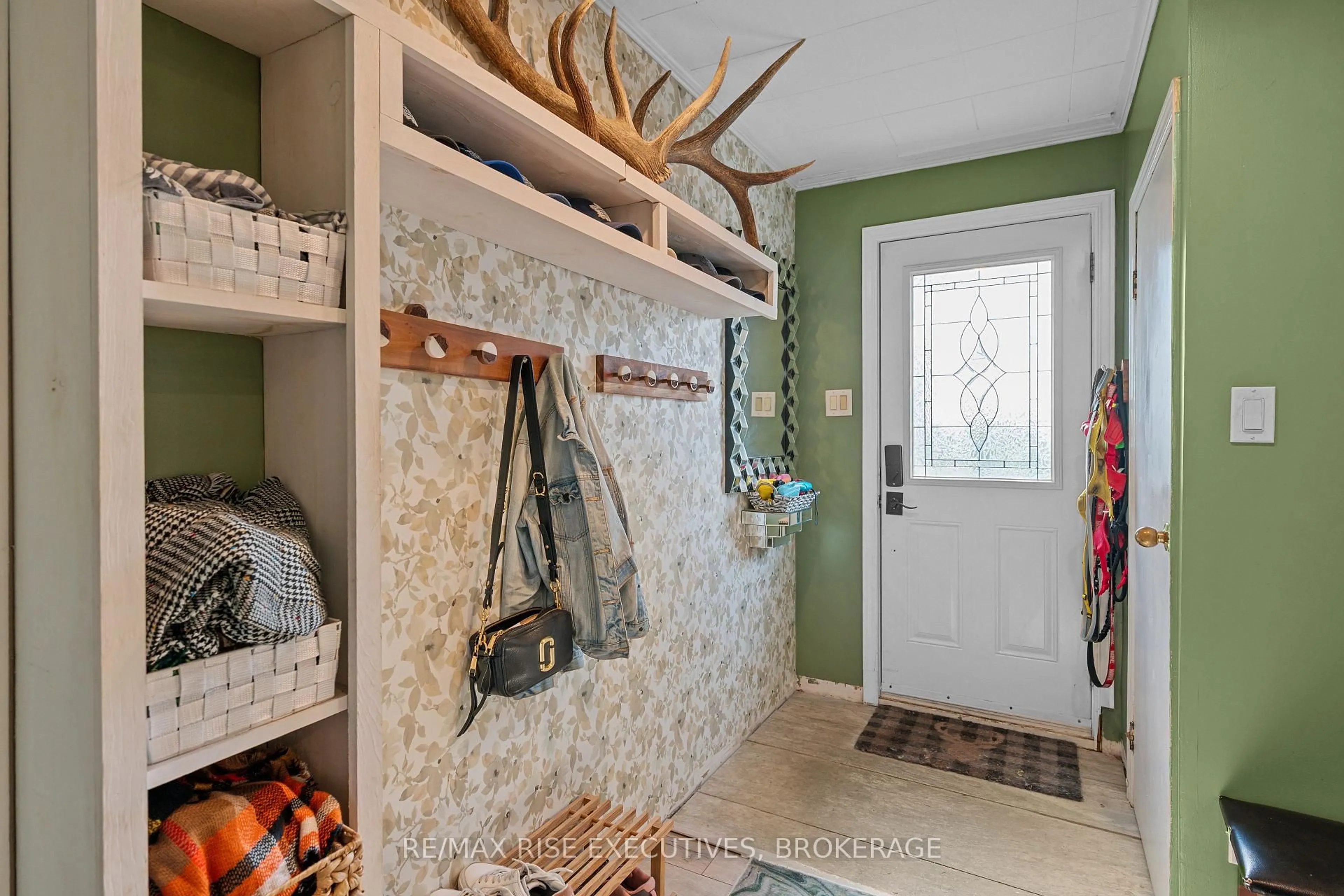 Indoor entryway for 1224 Westbrook Rd, Kingston Ontario K7P 2V3