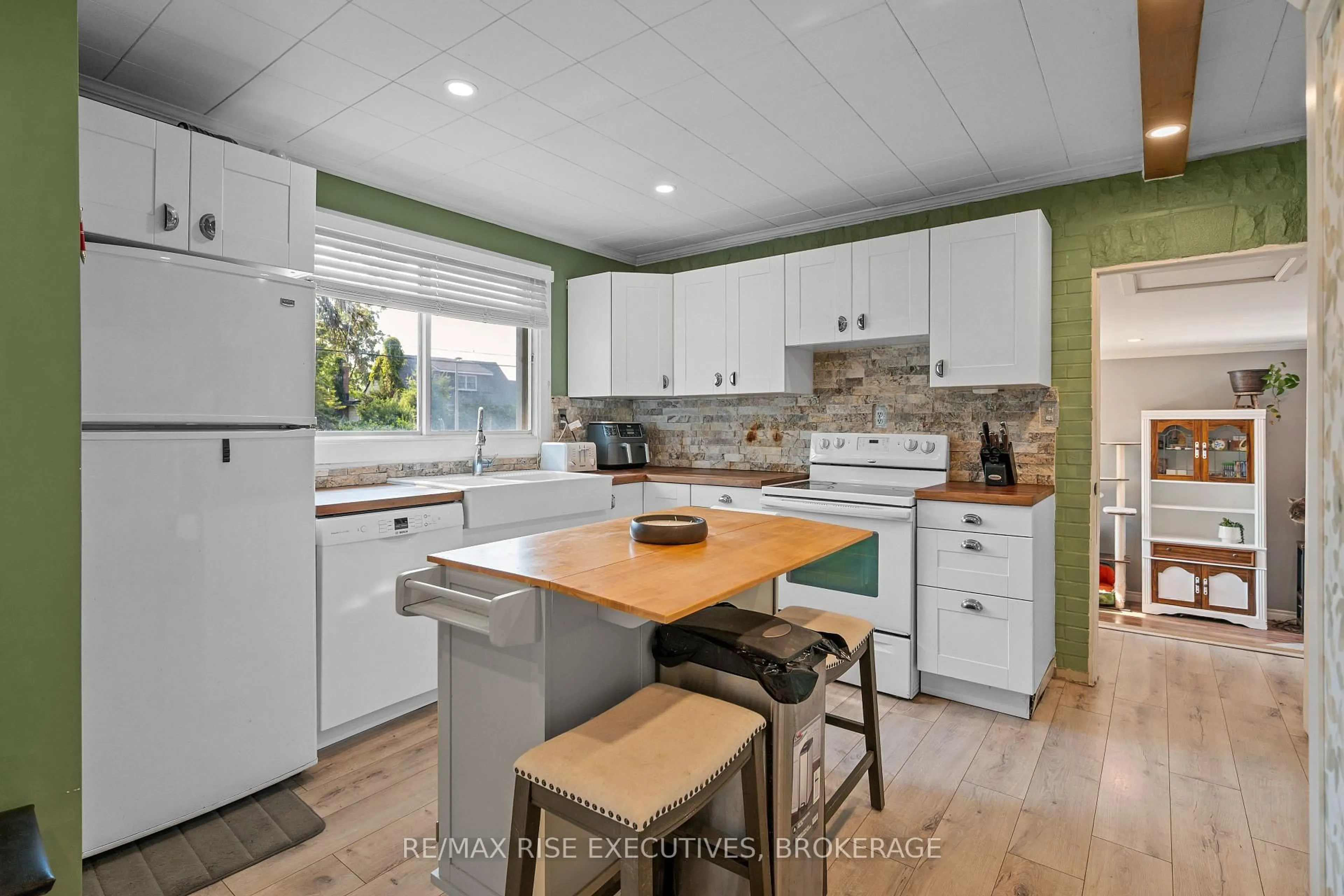 Open concept kitchen, unknown for 1224 Westbrook Rd, Kingston Ontario K7P 2V3