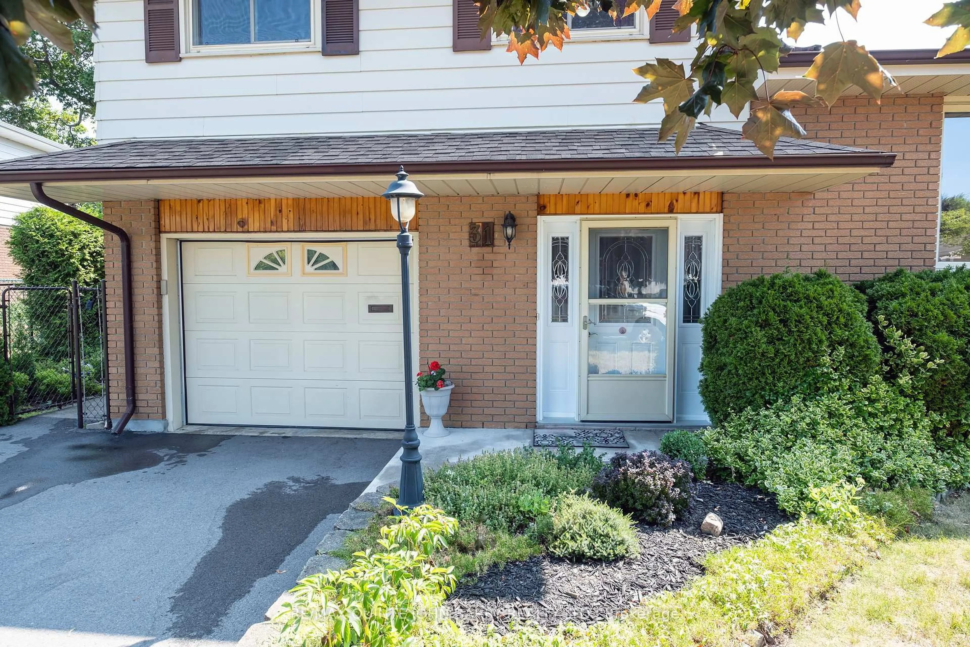 Unknown for 31 O'Neil Cres, Quinte West Ontario K8V 5Y5