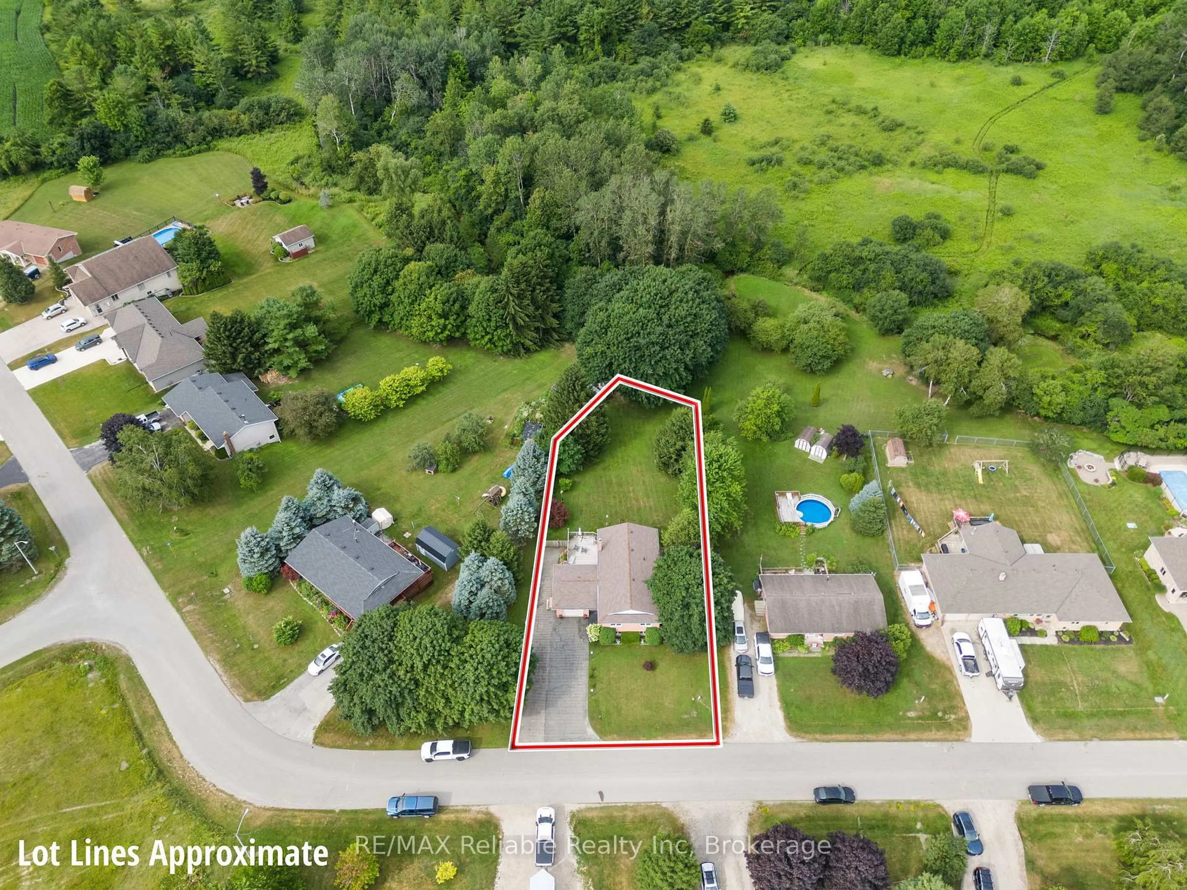 A pic from outside/outdoor area/front of a property/back of a property/a pic from drone, unknown for 25 Jordan Dr, North Huron Ontario N0G 1E0