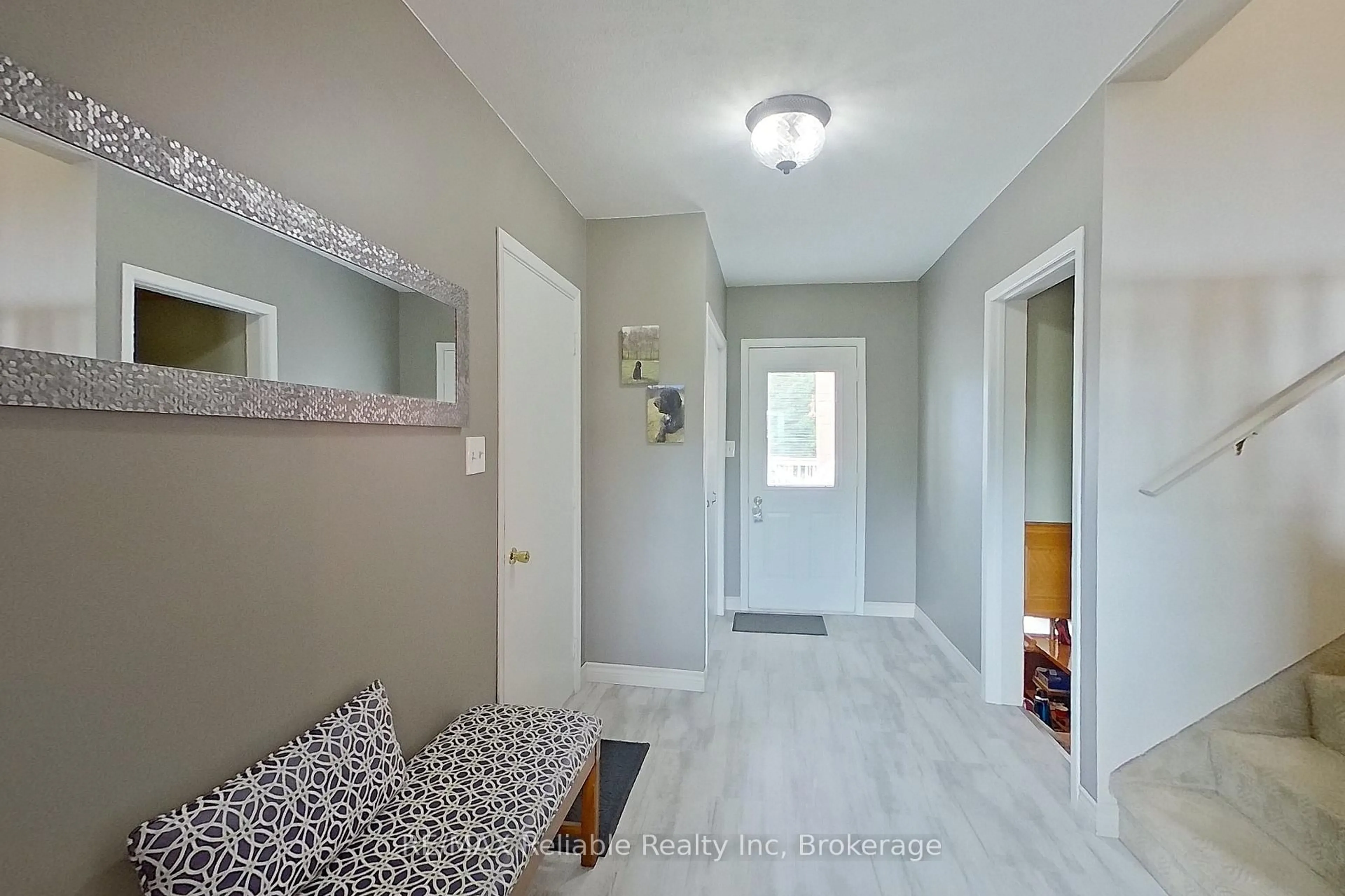Indoor entryway for 25 Jordan Dr, North Huron Ontario N0G 1E0