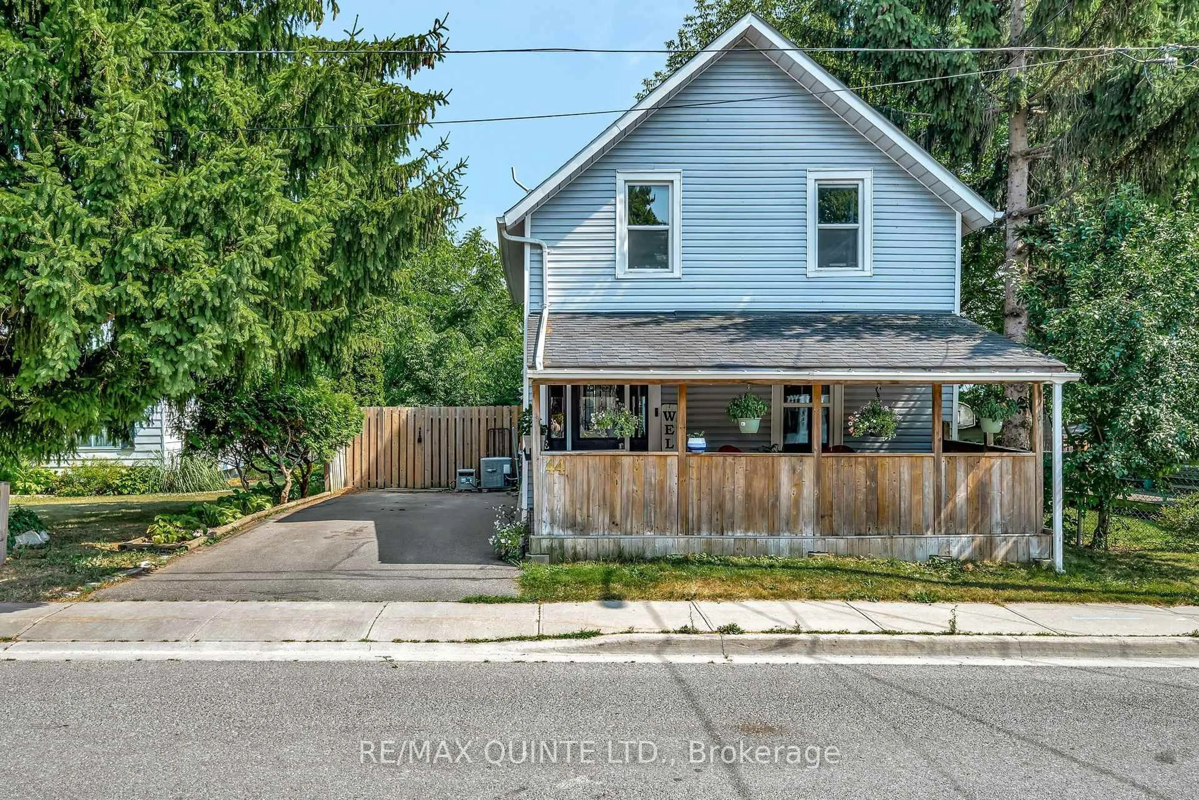 A pic from outside/outdoor area/front of a property/back of a property/a pic from drone, street for 44 Mill St, Greater Napanee Ontario K7R 1X6