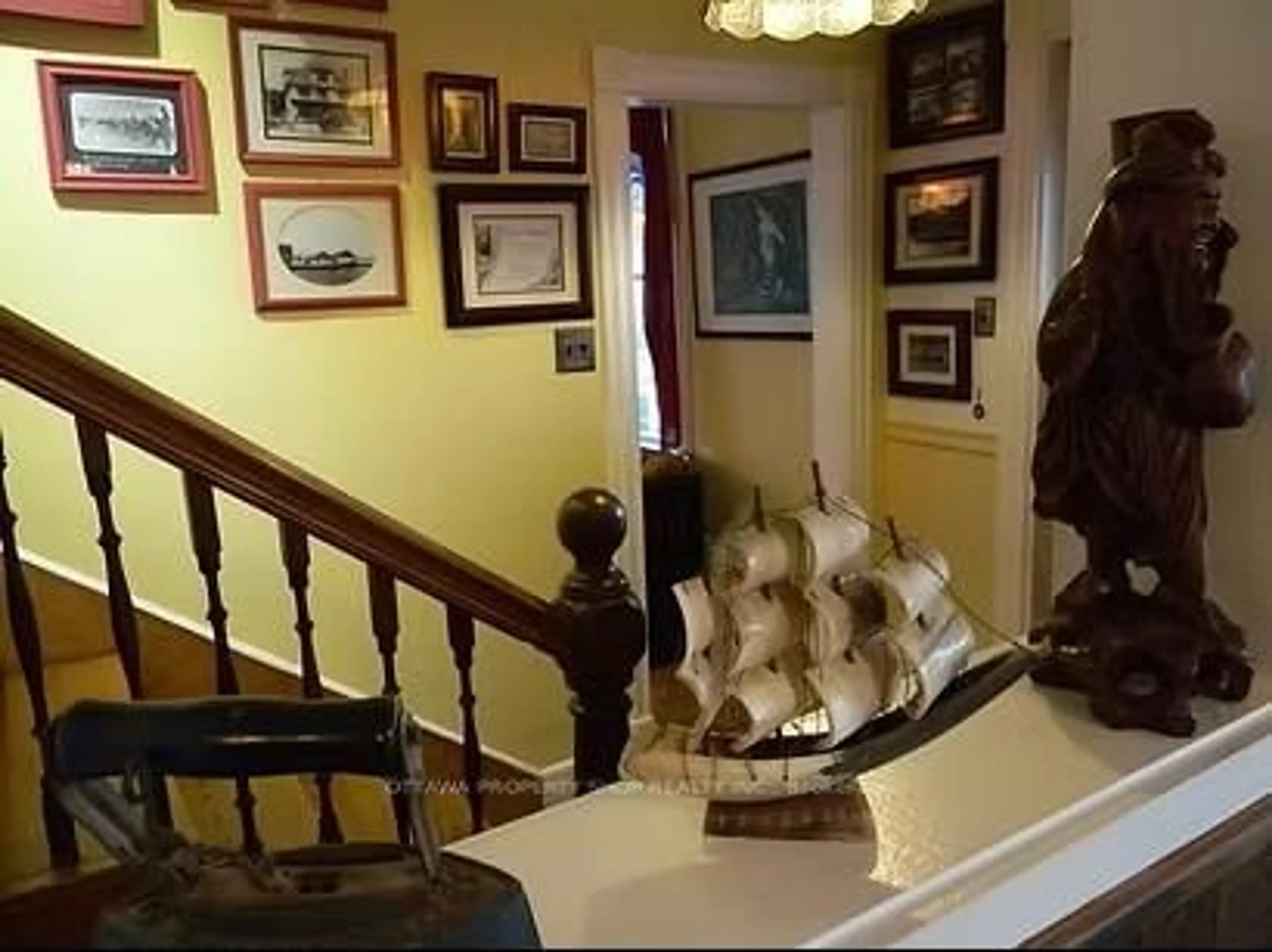 Indoor foyer for 25959 Hwy 540 Highway, Manitoulin Remote Area Ontario P0P 1R0