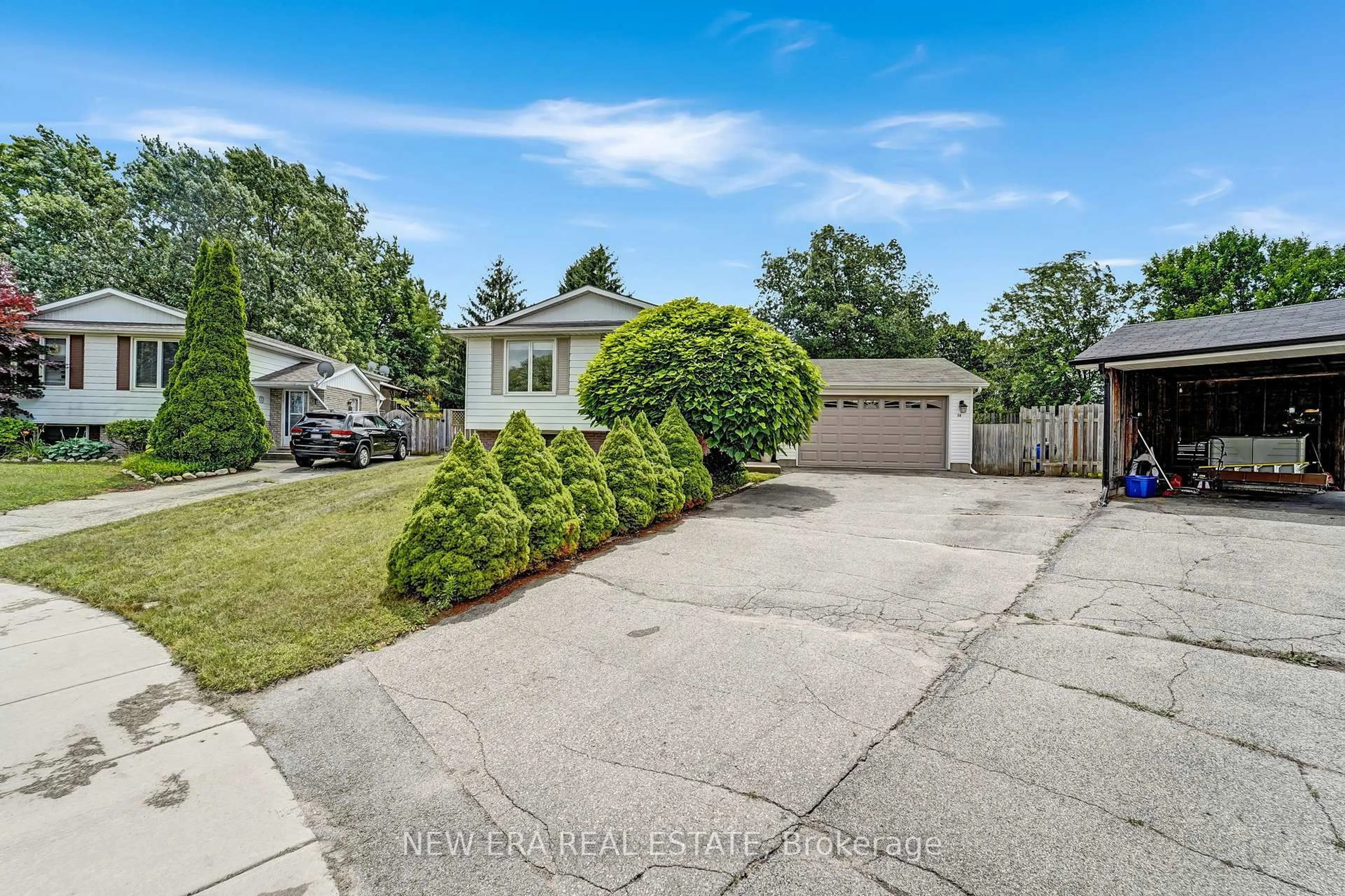 A pic from outside/outdoor area/front of a property/back of a property/a pic from drone, street for 14 Thistledown Dr, Brantford Ontario N3R 6R9