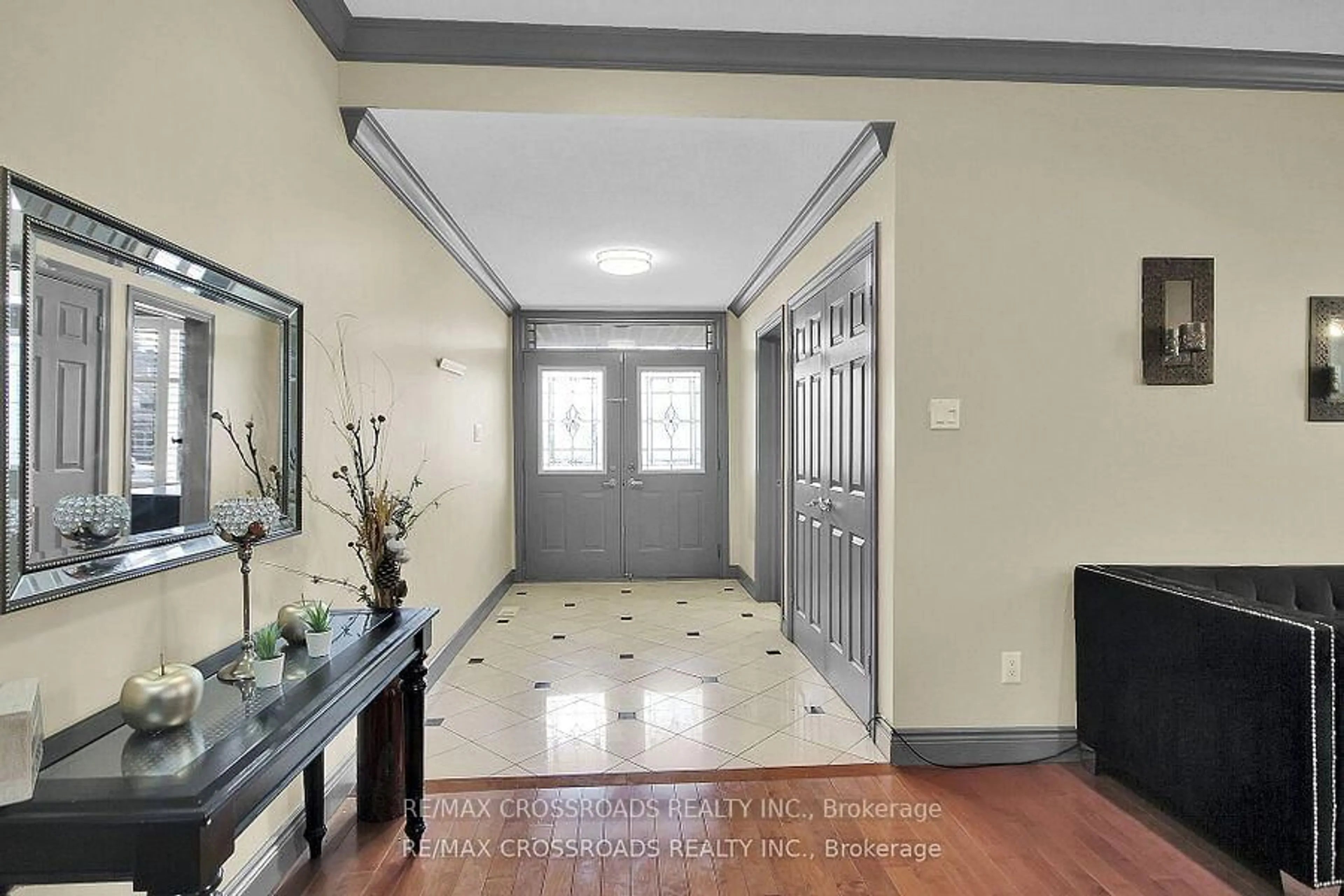 Indoor entryway for 10 Tierney Dr, Nepean Ontario K2J 4W2