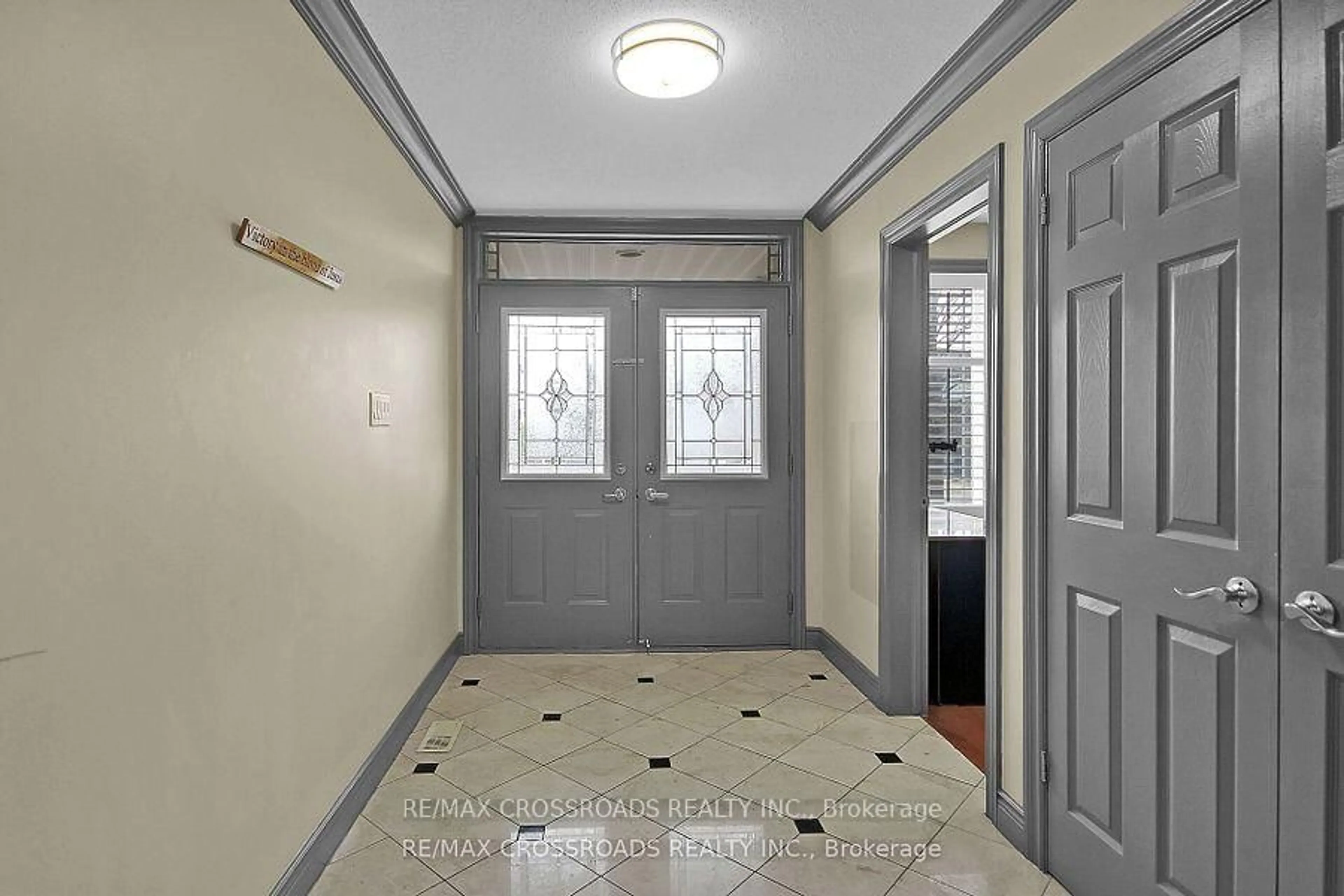Indoor entryway for 10 Tierney Dr, Nepean Ontario K2J 4W2