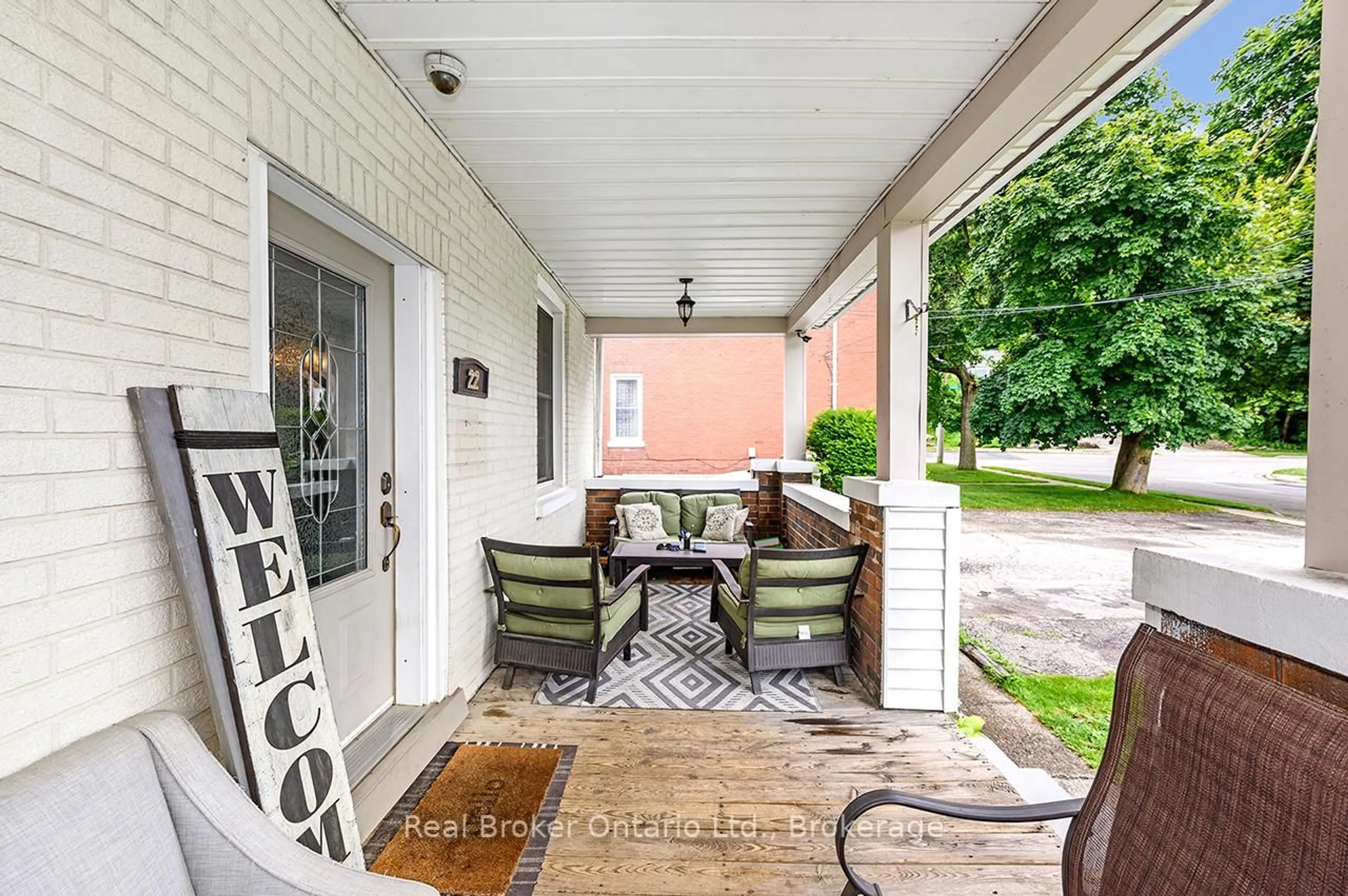 Patio, street for 22 Maple Ridge Rd, Cambridge Ontario N1R 2G2