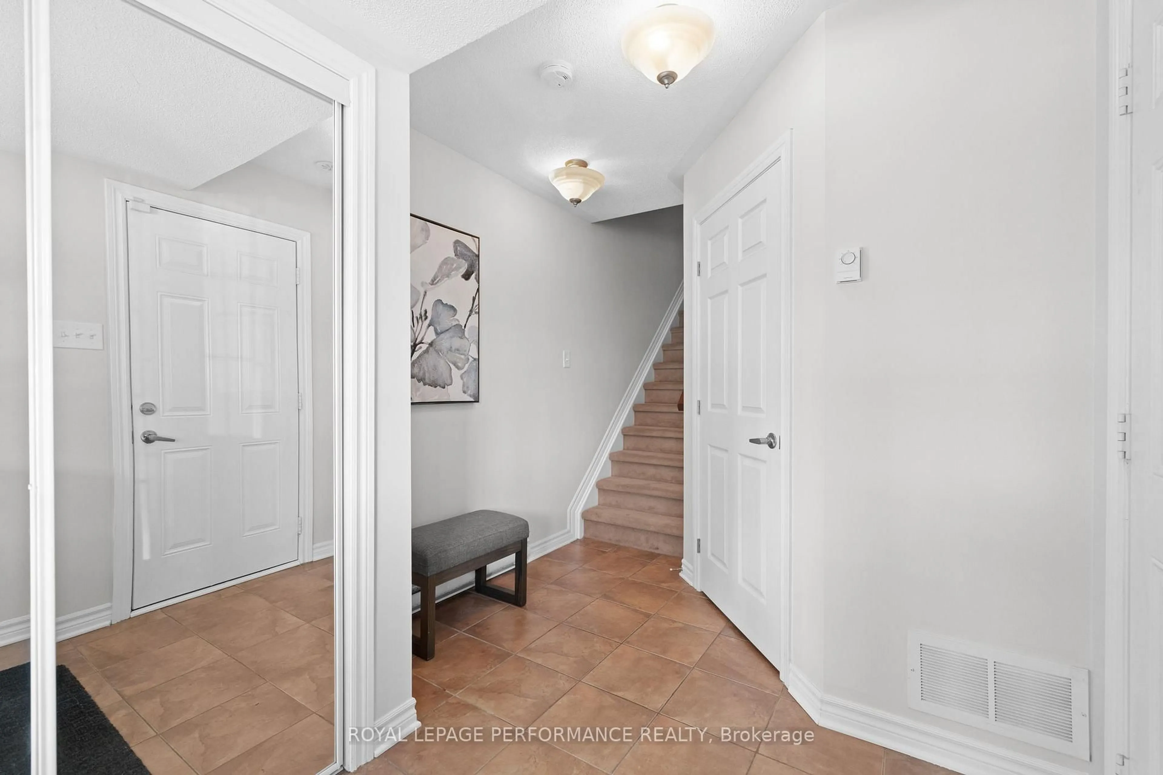 Indoor entryway for 2527 Waterlilly Way, Ottawa Ontario K2J 0K2