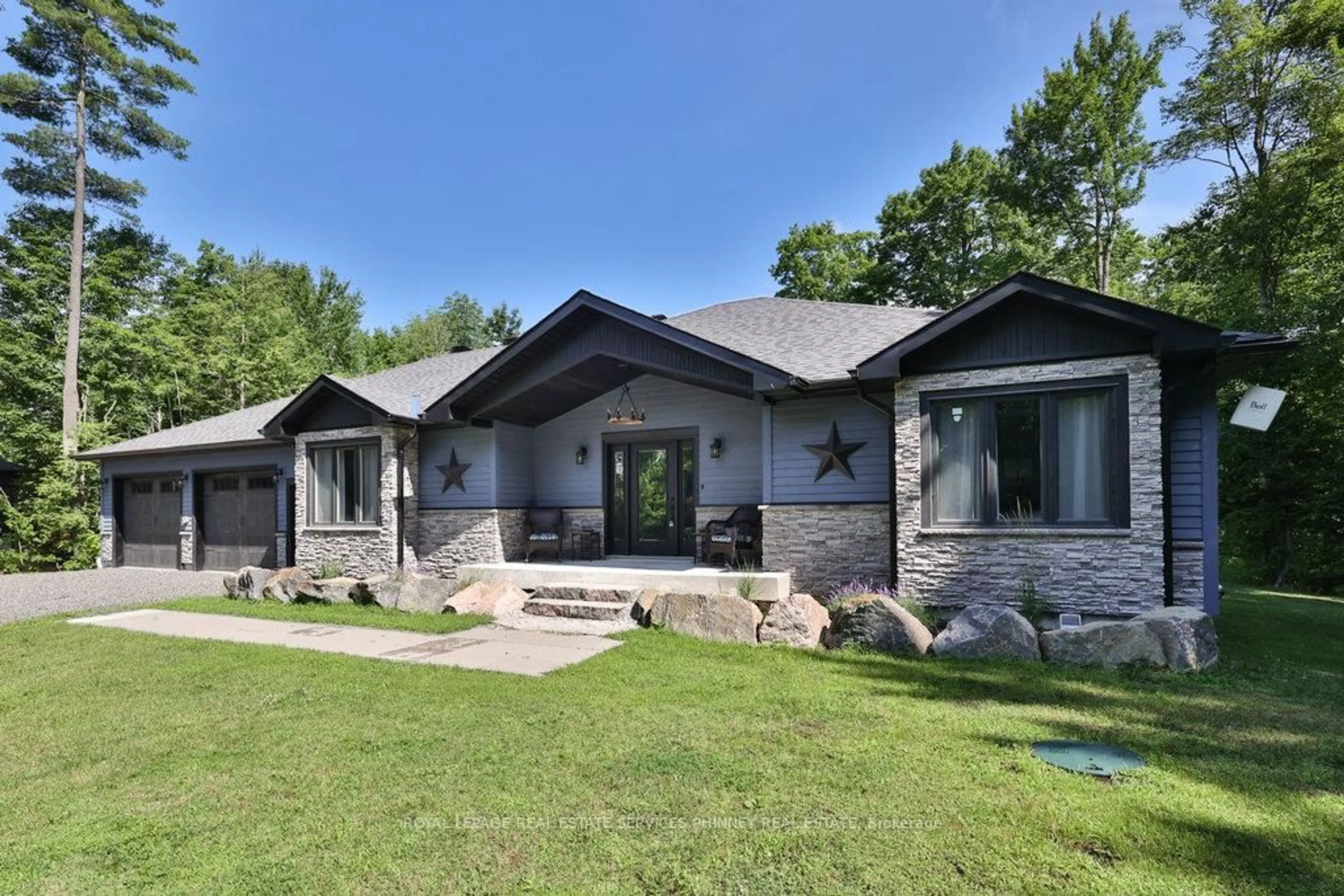 Home with brick exterior material, unknown for 1068 Xavier St, Gravenhurst Ontario P0E 1G0