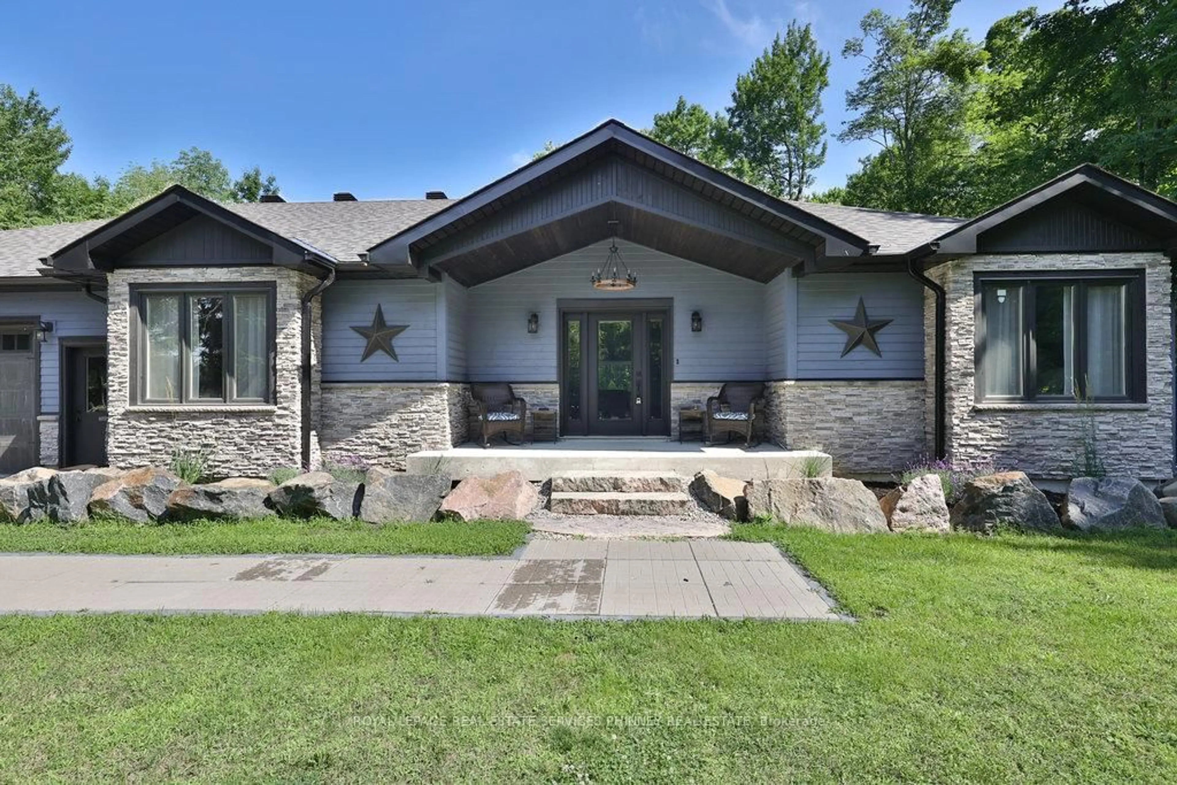 Home with brick exterior material, unknown for 1068 Xavier St, Gravenhurst Ontario P0E 1G0