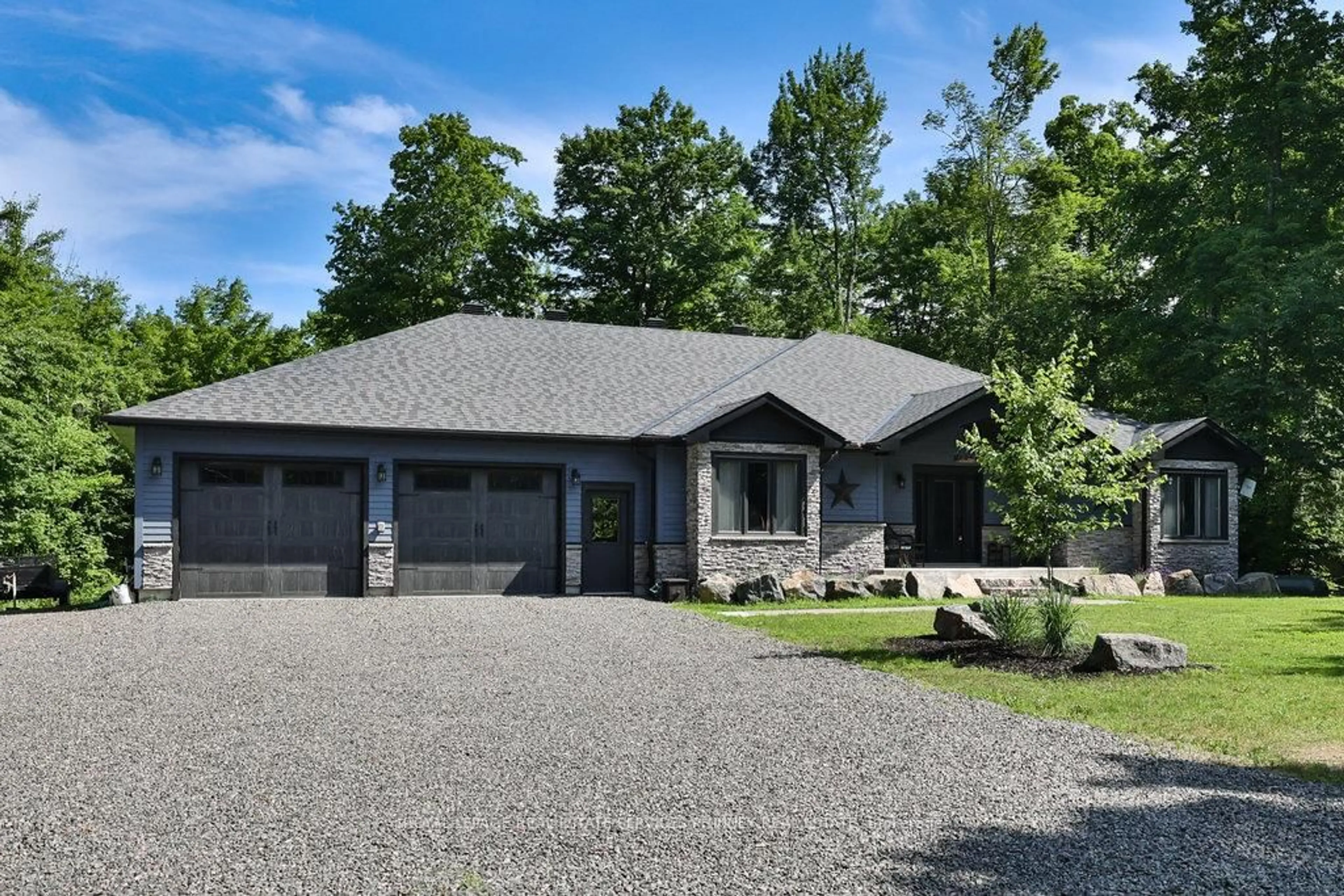 Home with brick exterior material, unknown for 1068 Xavier St, Gravenhurst Ontario P0E 1G0