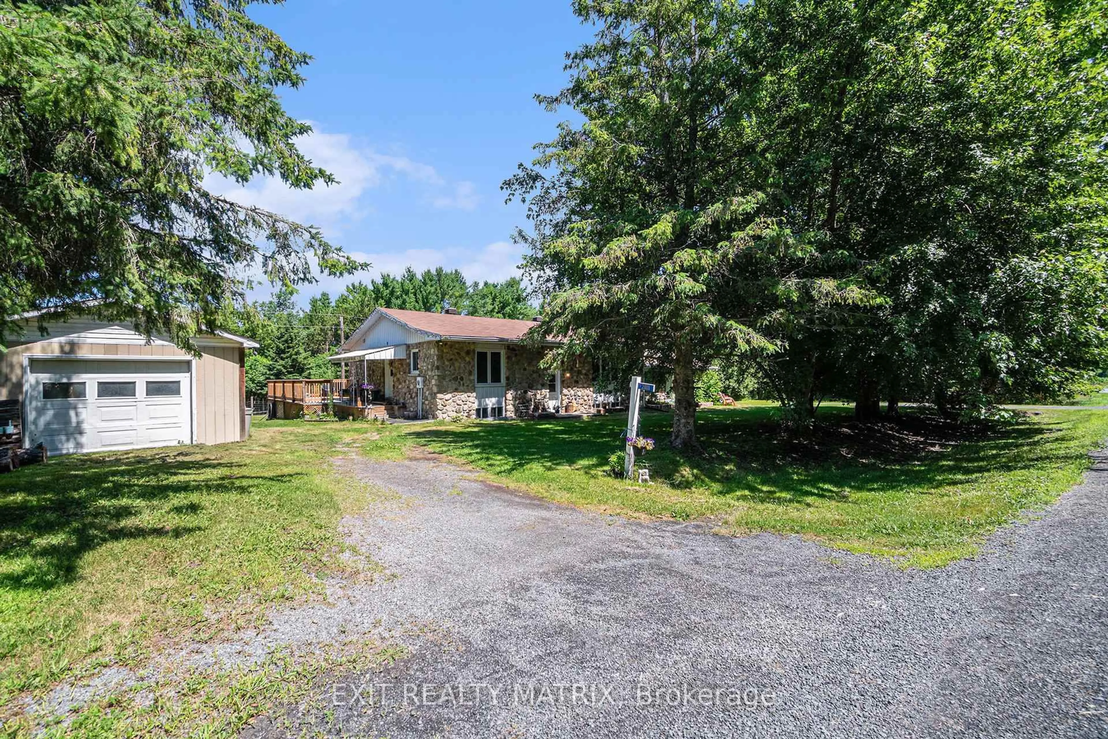 A pic from outside/outdoor area/front of a property/back of a property/a pic from drone, street for 21111 Concession rd 8 Rd, South Glengarry Ontario K0C 1L0