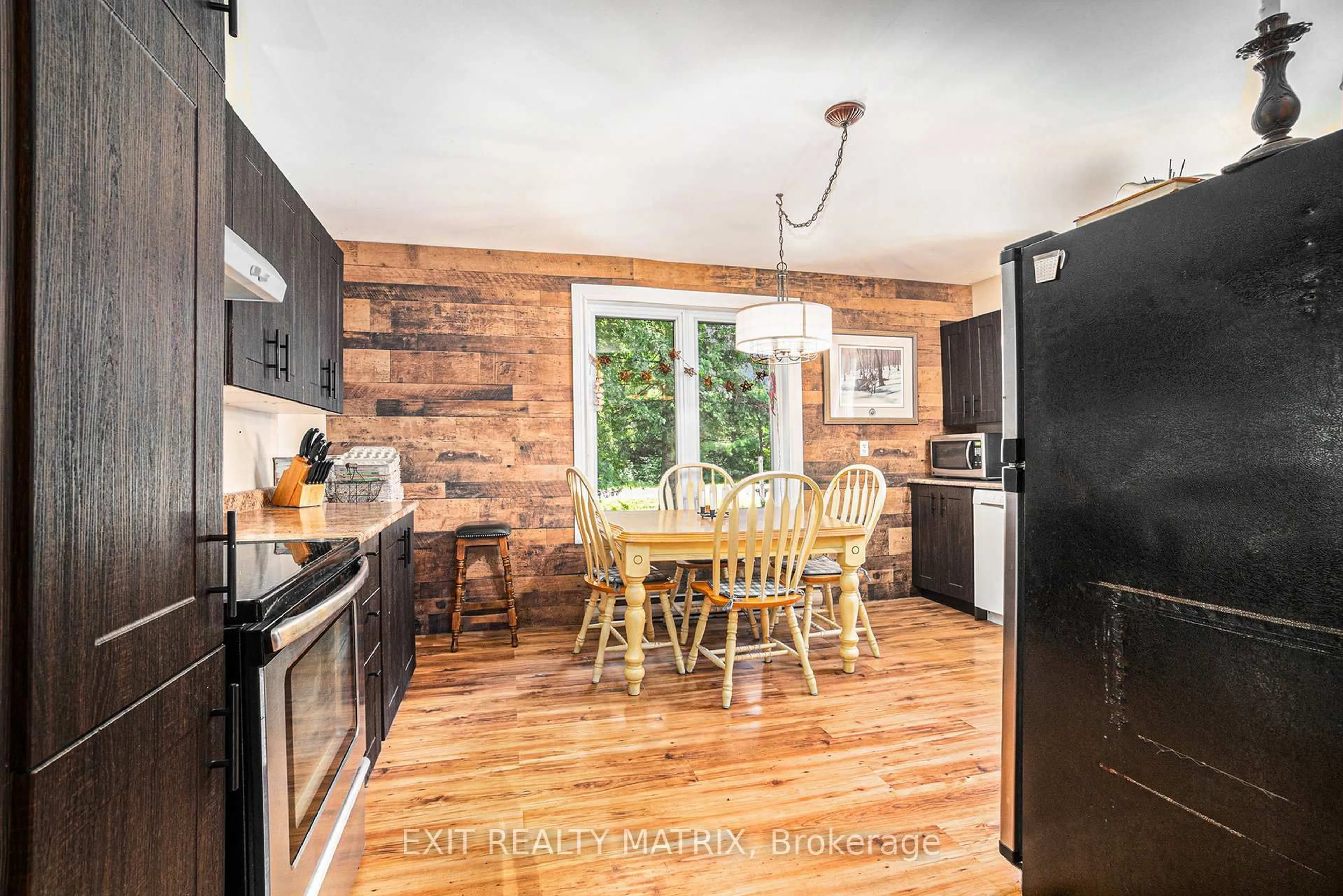 Rustic kitchen, wood/laminate floor for 21111 Concession rd 8 Rd, South Glengarry Ontario K0C 1L0