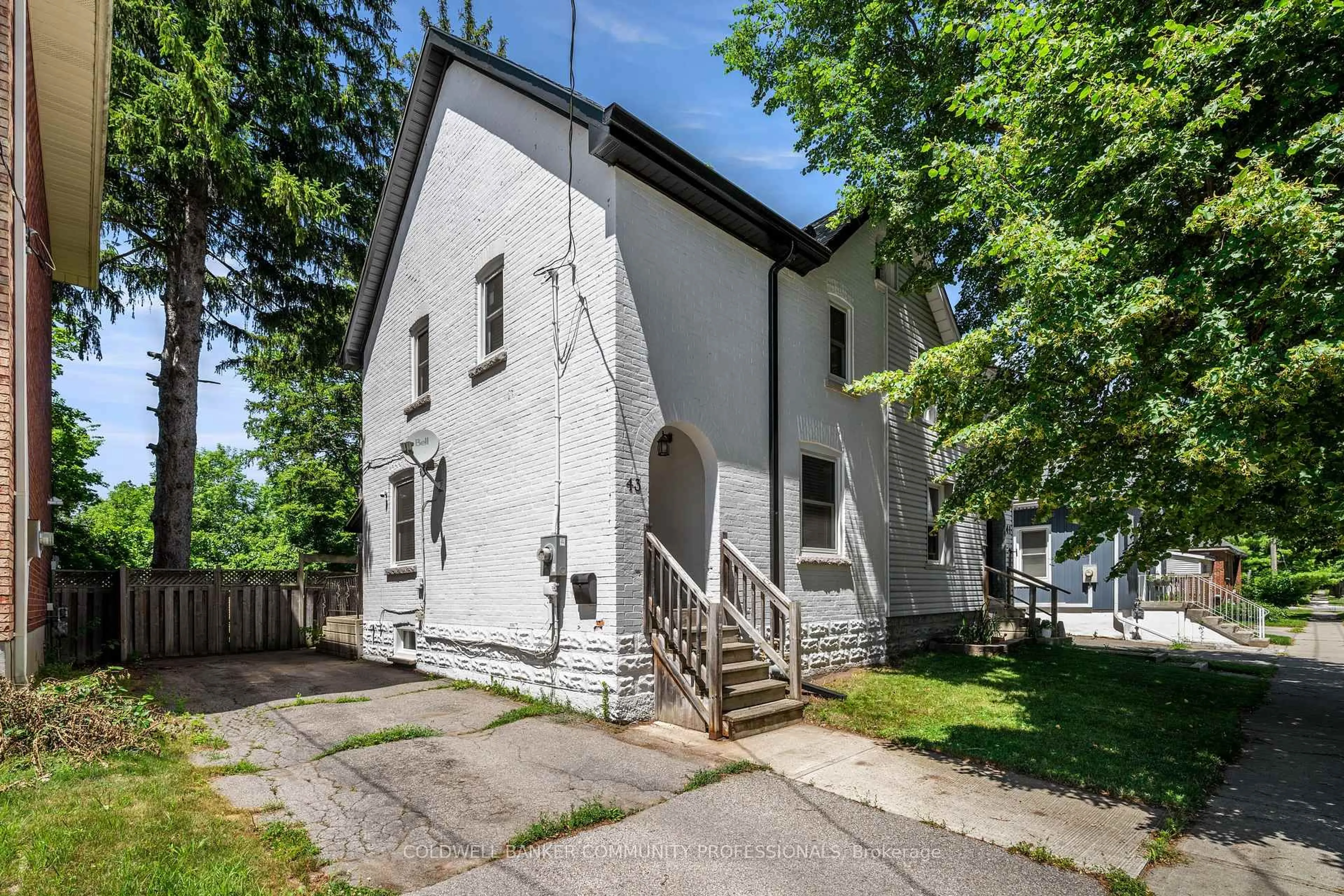 Unknown for 43 Walnut St, Brant Ontario N3T 1H1