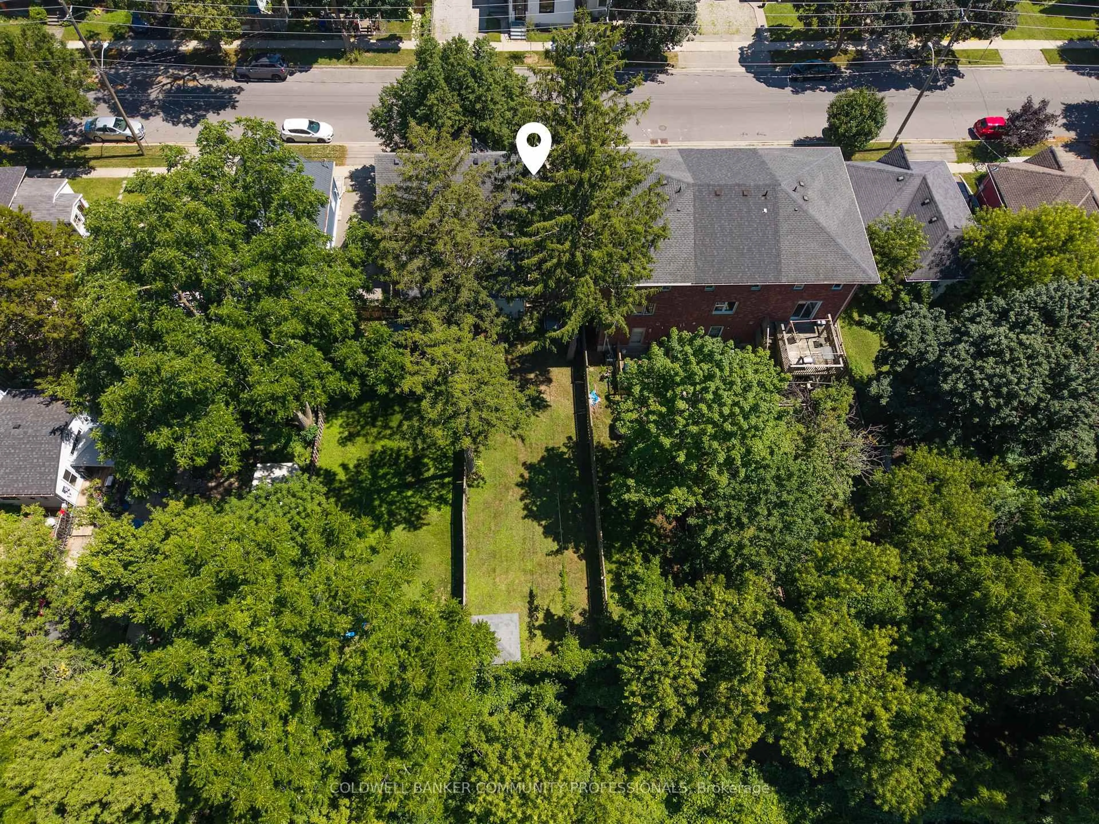 A pic from outside/outdoor area/front of a property/back of a property/a pic from drone, unknown for 43 Walnut St, Brant Ontario N3T 1H1