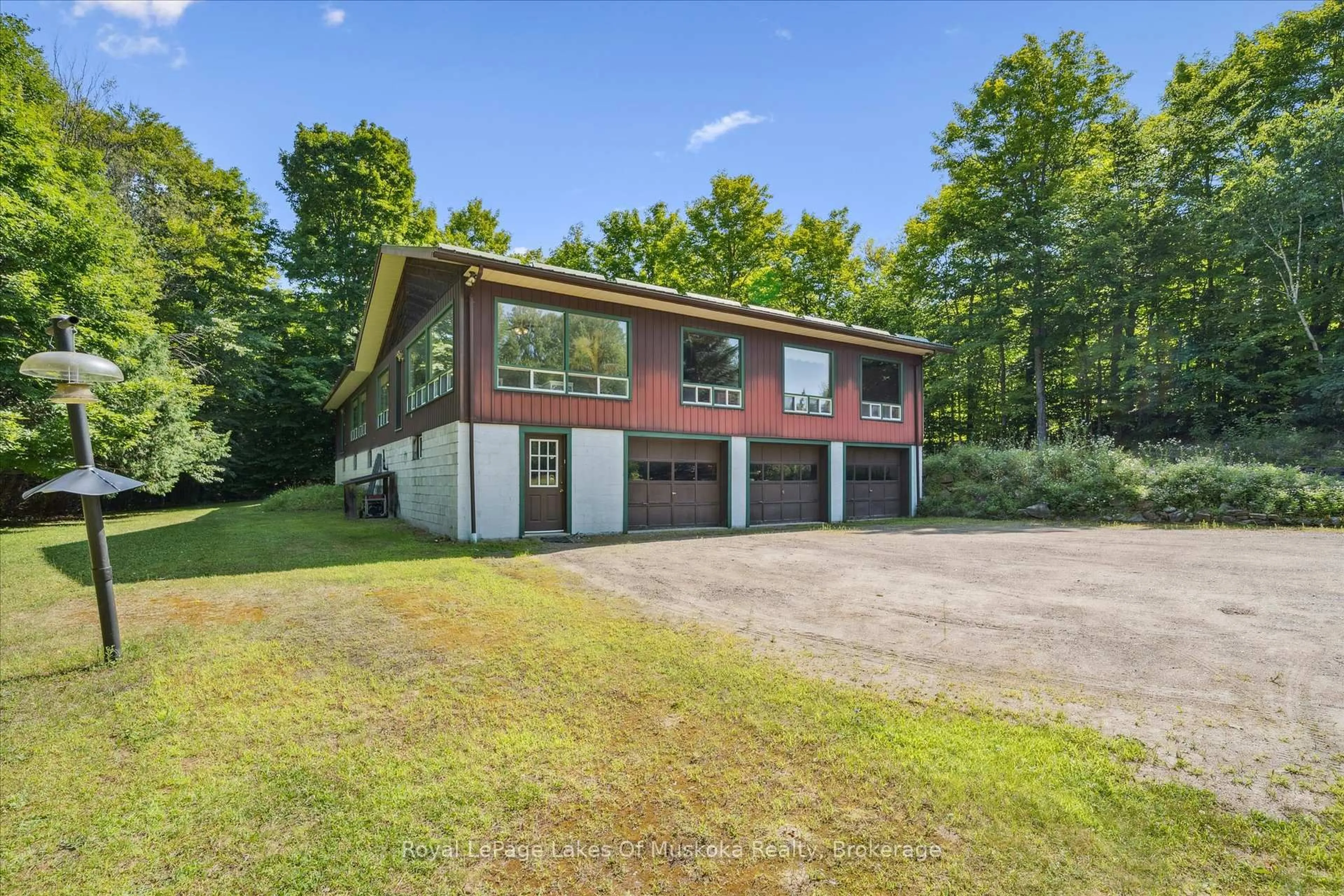 Indoor garage for 4159 Muskoka 117 Rd, Lake of Bays Ontario P0B 1A0