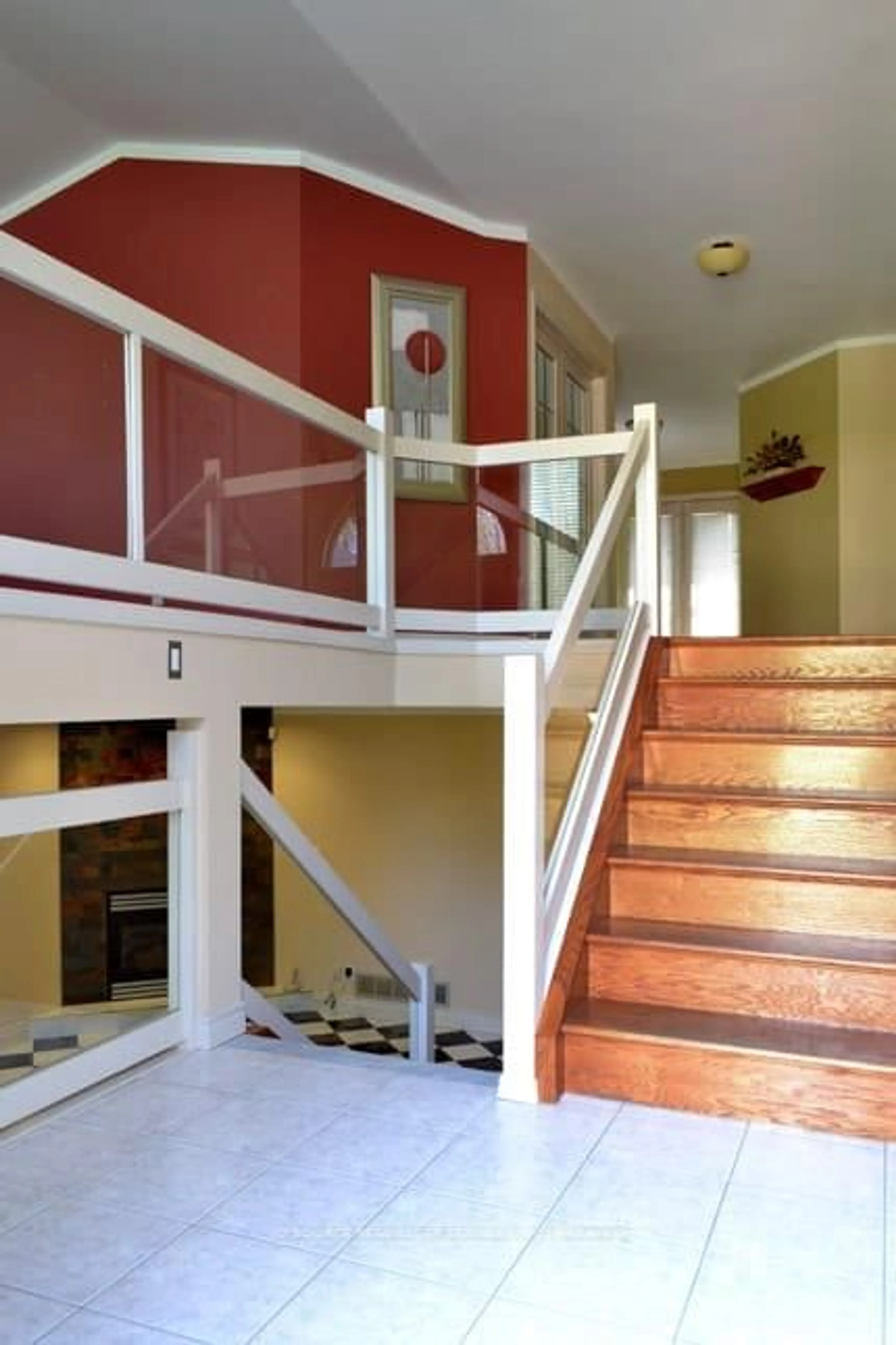 Indoor foyer for 640 Delaware Ave, LaSalle Ontario N9J 3J8