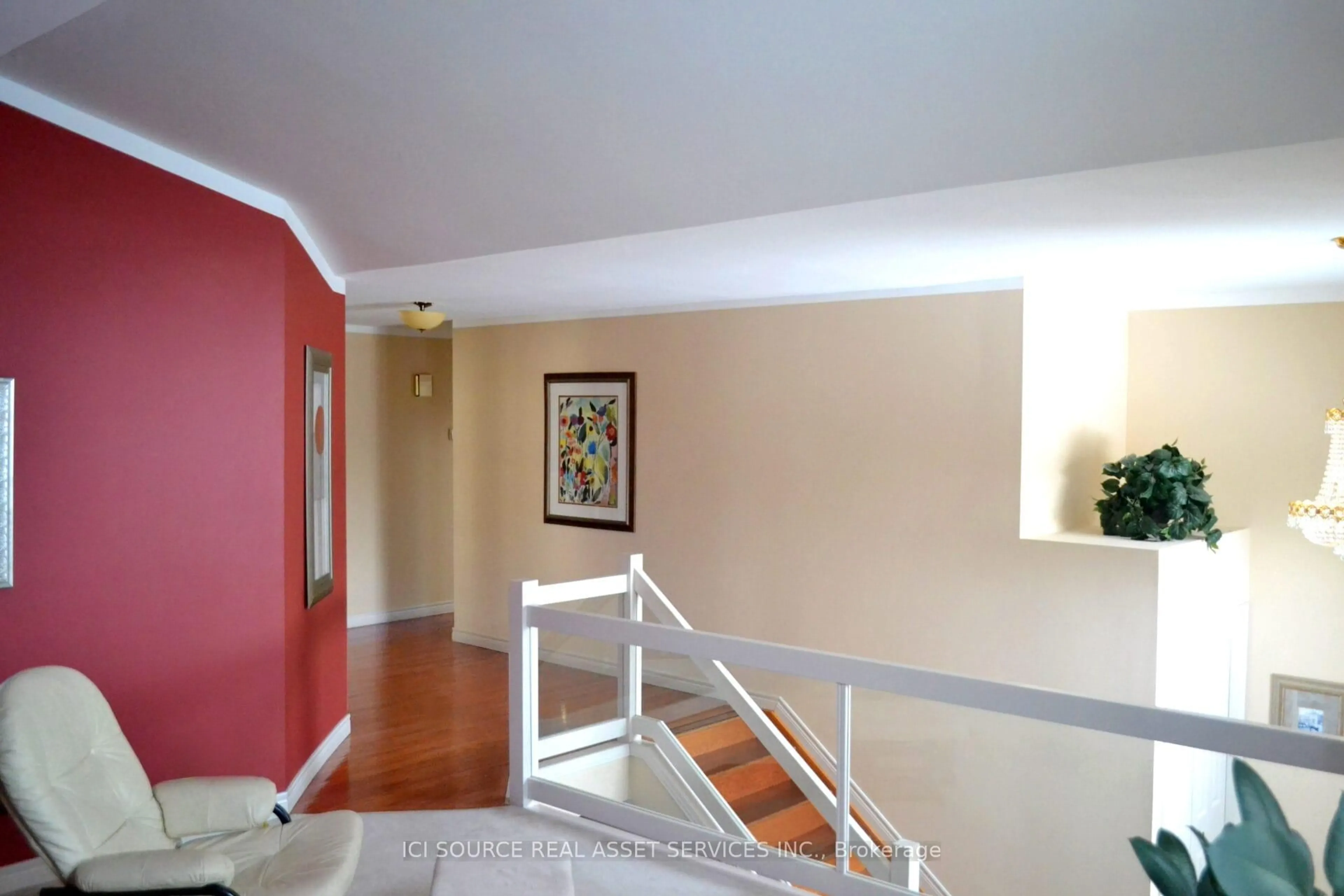Indoor foyer for 640 Delaware Ave, LaSalle Ontario N9J 3J8