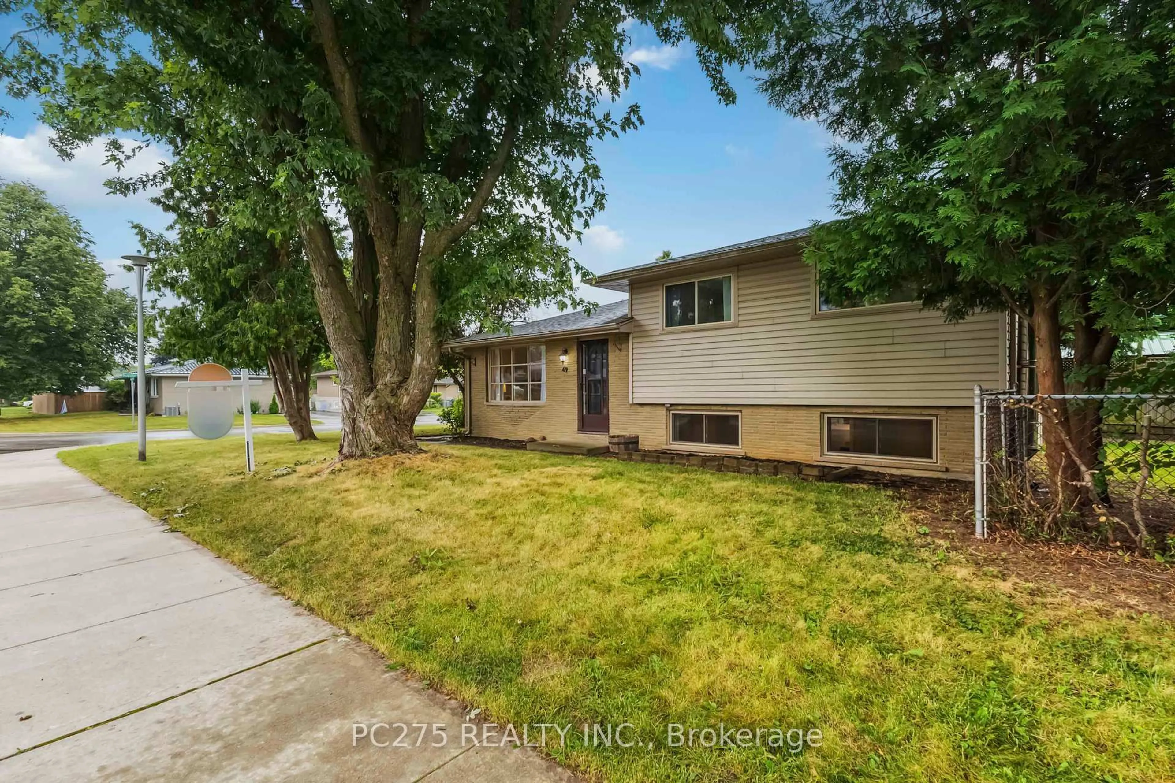 Home with vinyl exterior material, street for 49 Frobisher Cres, London East Ontario N5V 1G7