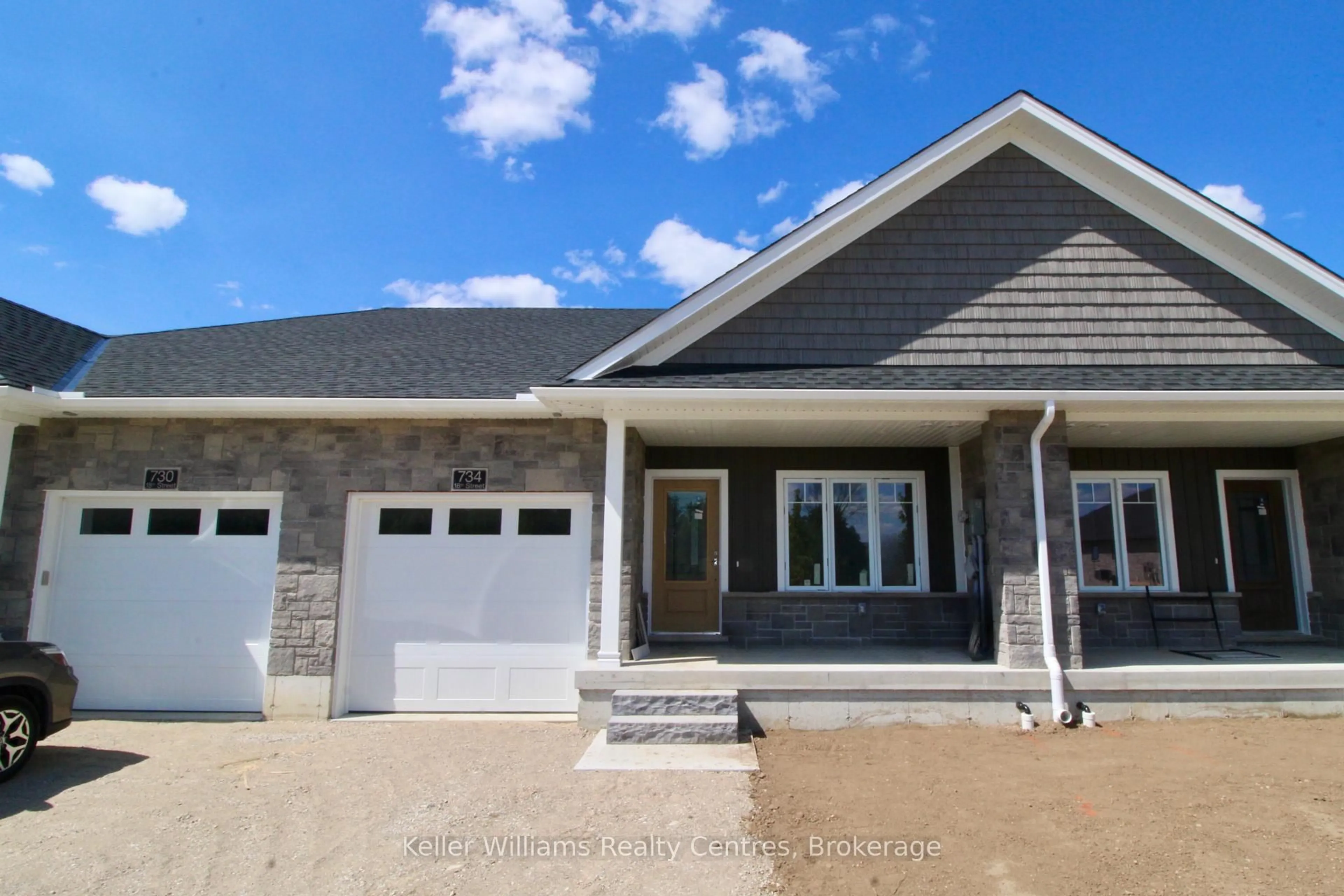 Home with vinyl exterior material, street for 734 18TH St, Hanover Ontario N4N 0C5