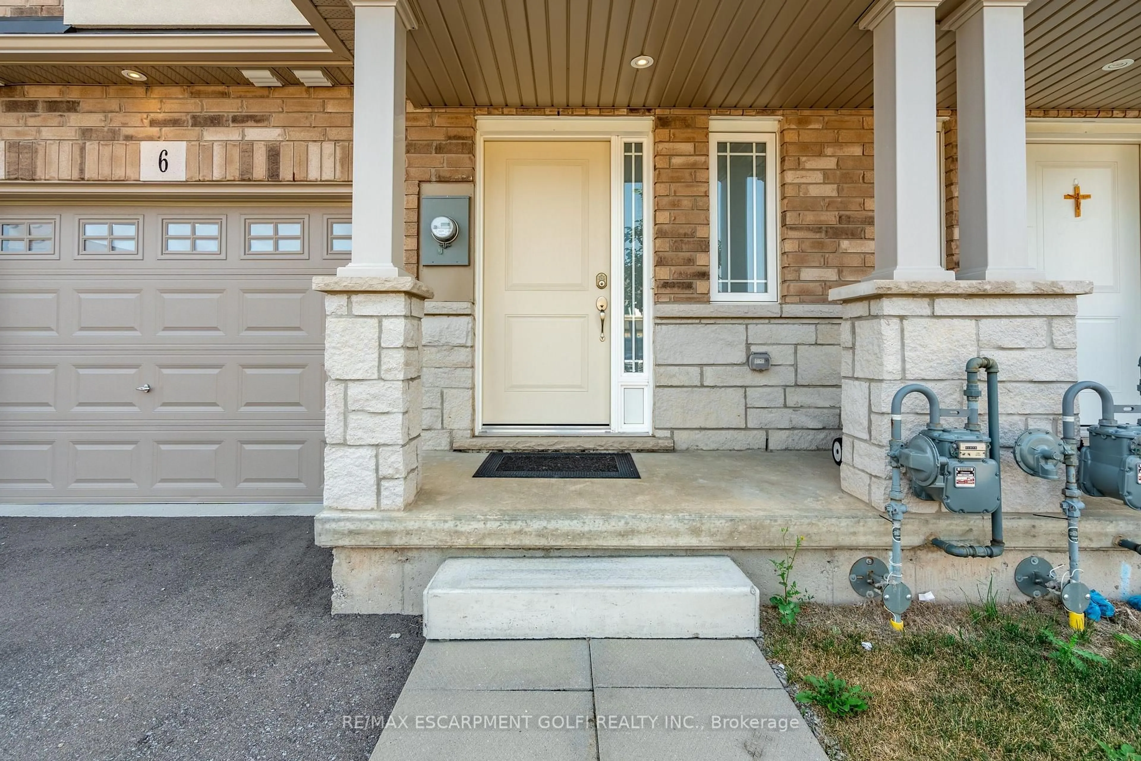 Indoor entryway for 6 LOON Lane, Hamilton Ontario L0R 1P0
