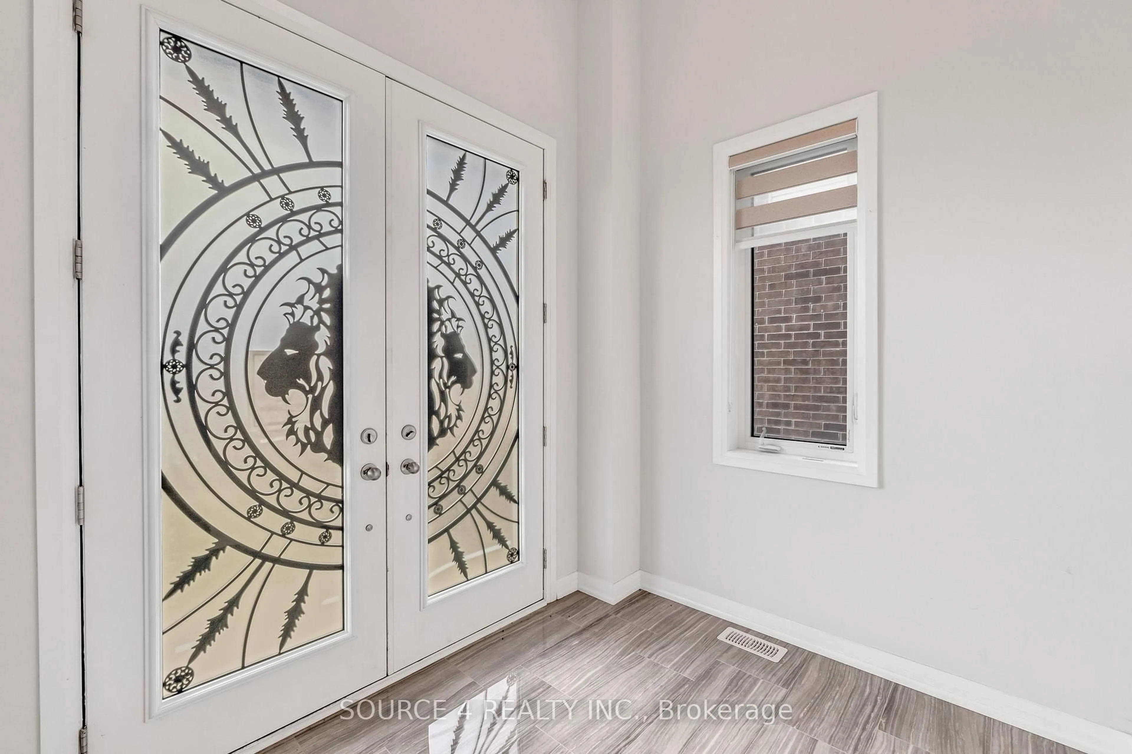 Indoor entryway for 39 Yale Dr, Hamilton Ontario L0R 1W0