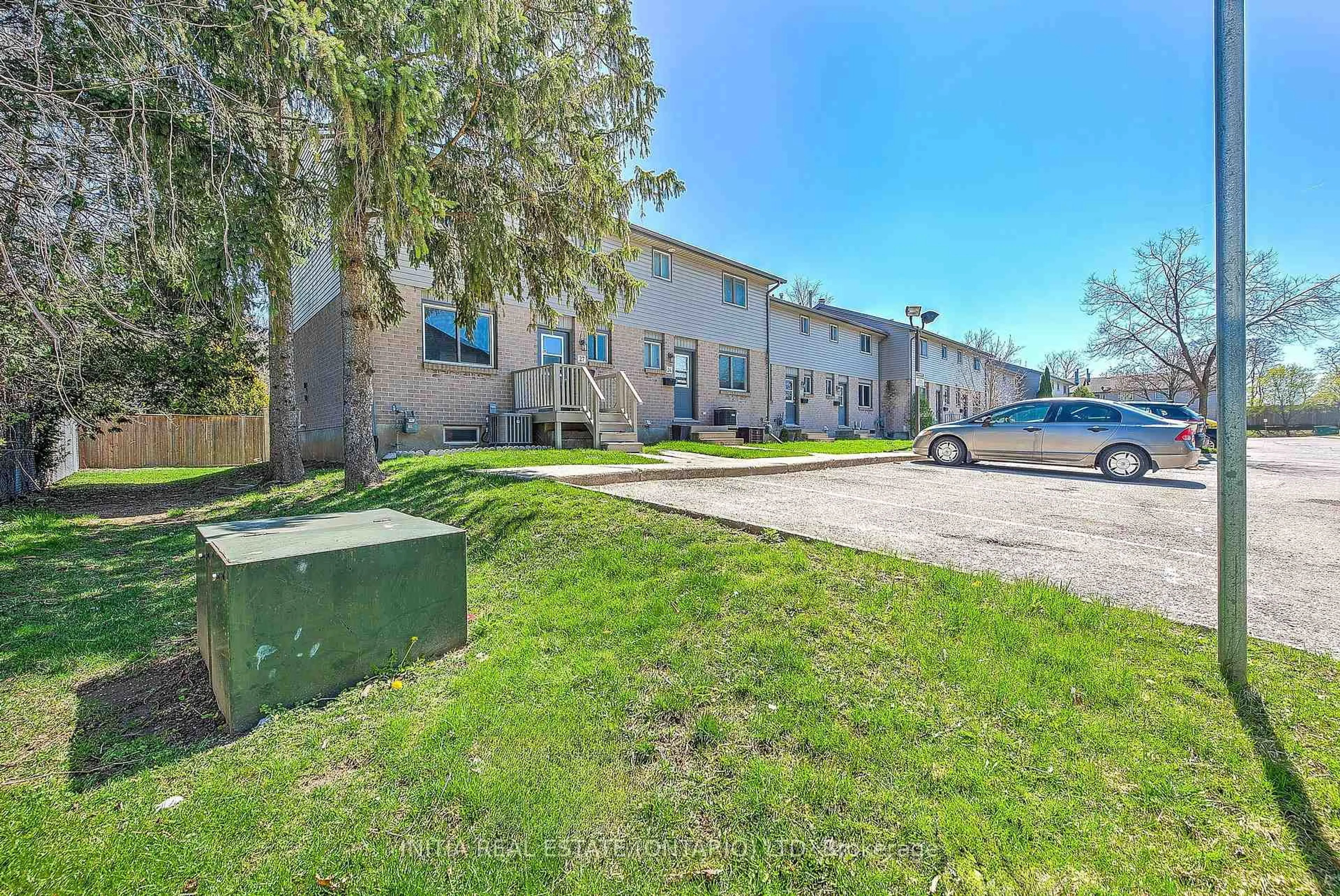 A pic from outside/outdoor area/front of a property/back of a property/a pic from drone, street for 490 Third St #27, London East Ontario N5V 4A2