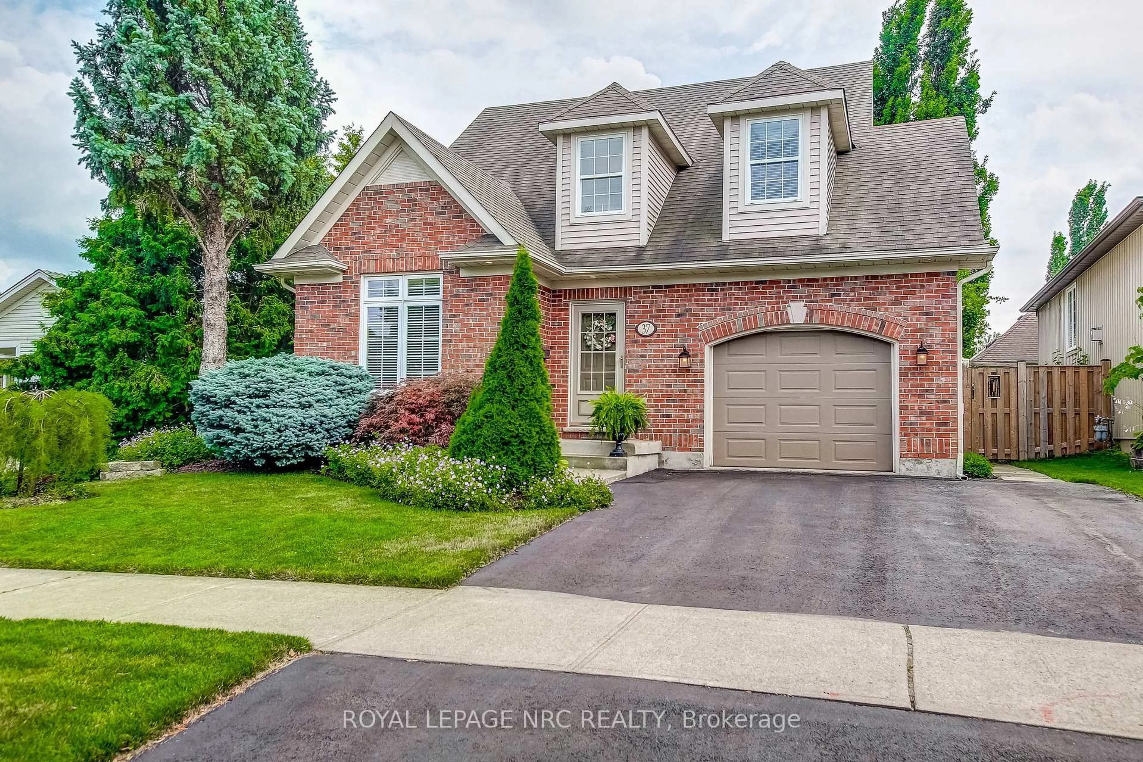 Home with brick exterior material, street for 37 Frontier Dr, Niagara-on-the-Lake Ontario L0S 1J0