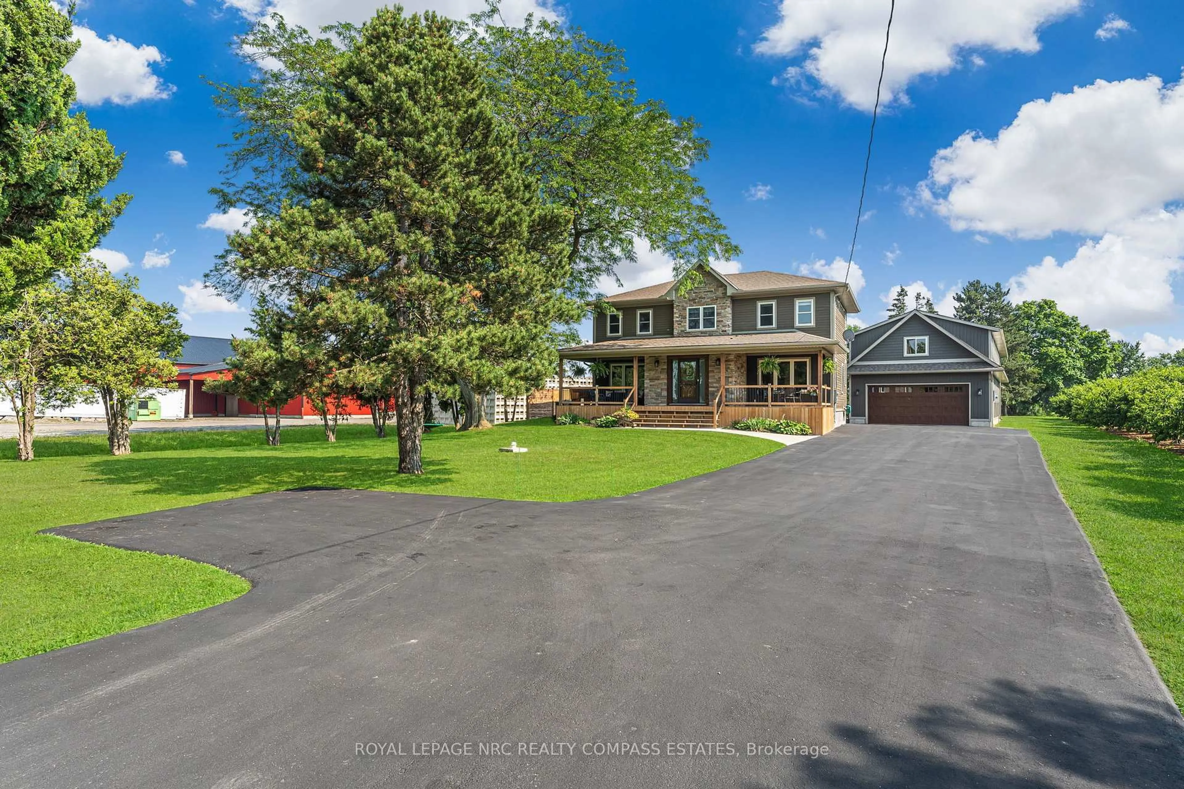 A pic from outside/outdoor area/front of a property/back of a property/a pic from drone, street for 43 Scott St, Niagara-on-the-Lake Ontario L0S 1J0