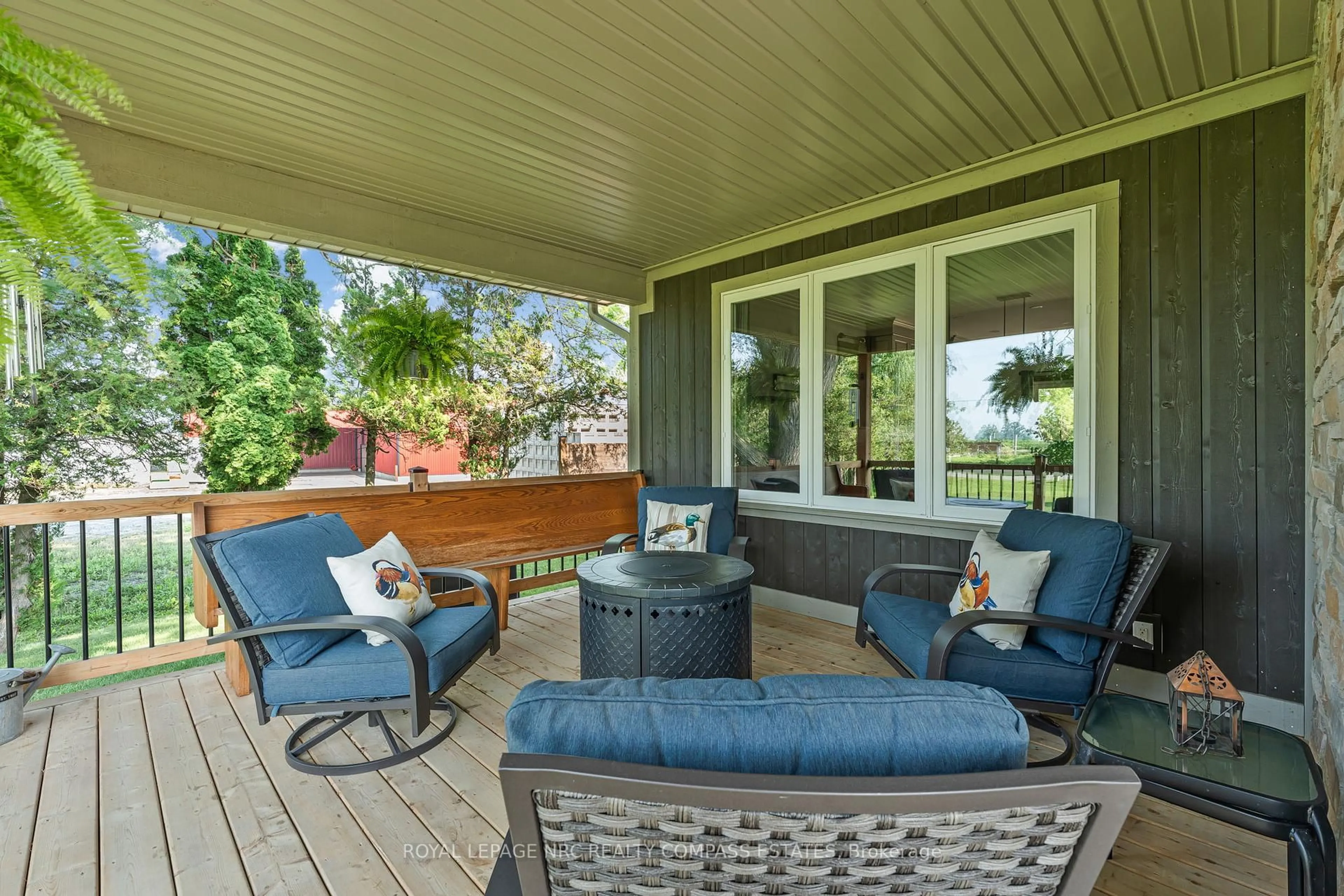 Patio, water/lake/river/ocean view for 43 Scott St, Niagara-on-the-Lake Ontario L0S 1J0