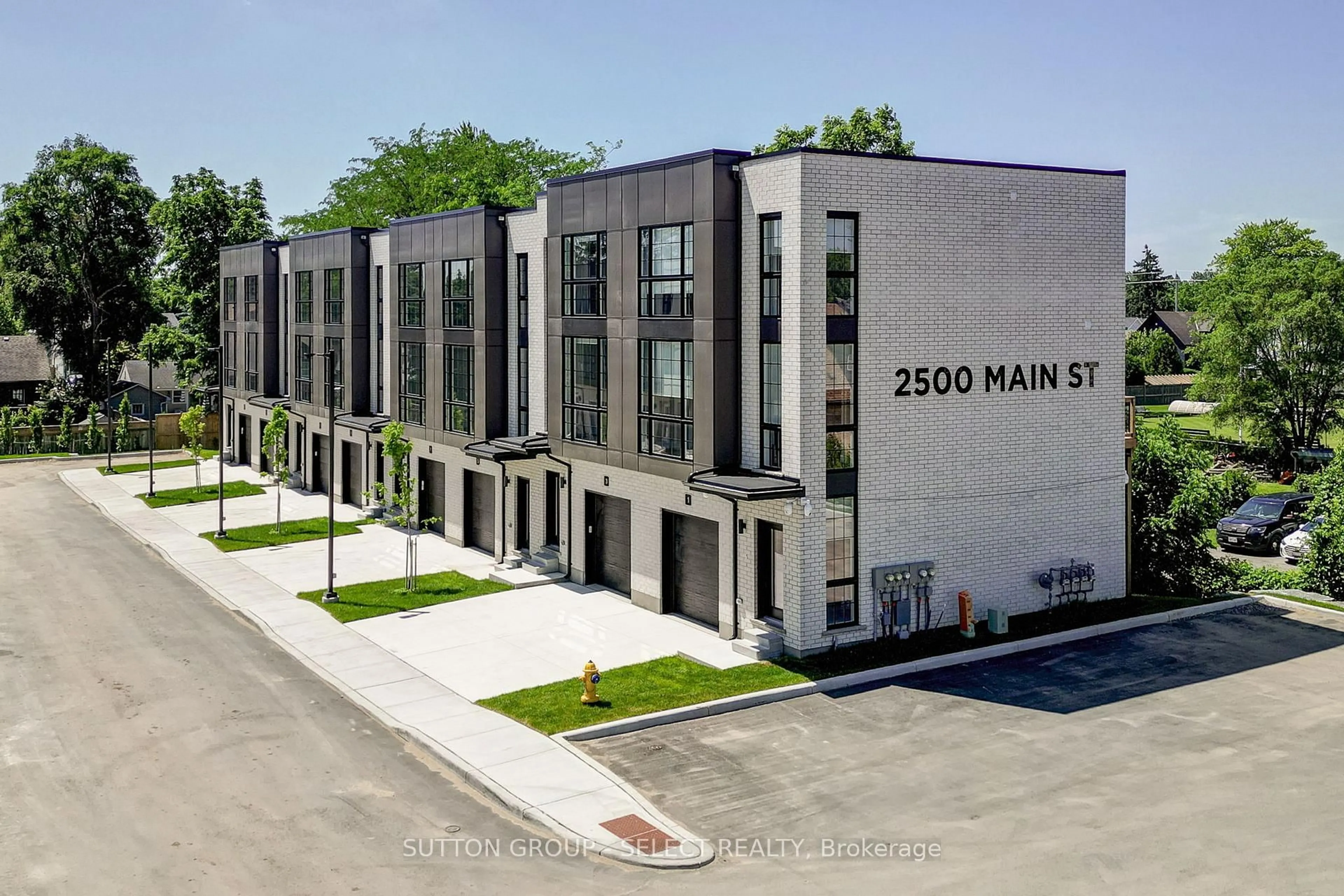 A pic from outside/outdoor area/front of a property/back of a property/a pic from drone, street for 2500 MAIN St #3, London South Ontario N6P 1T5