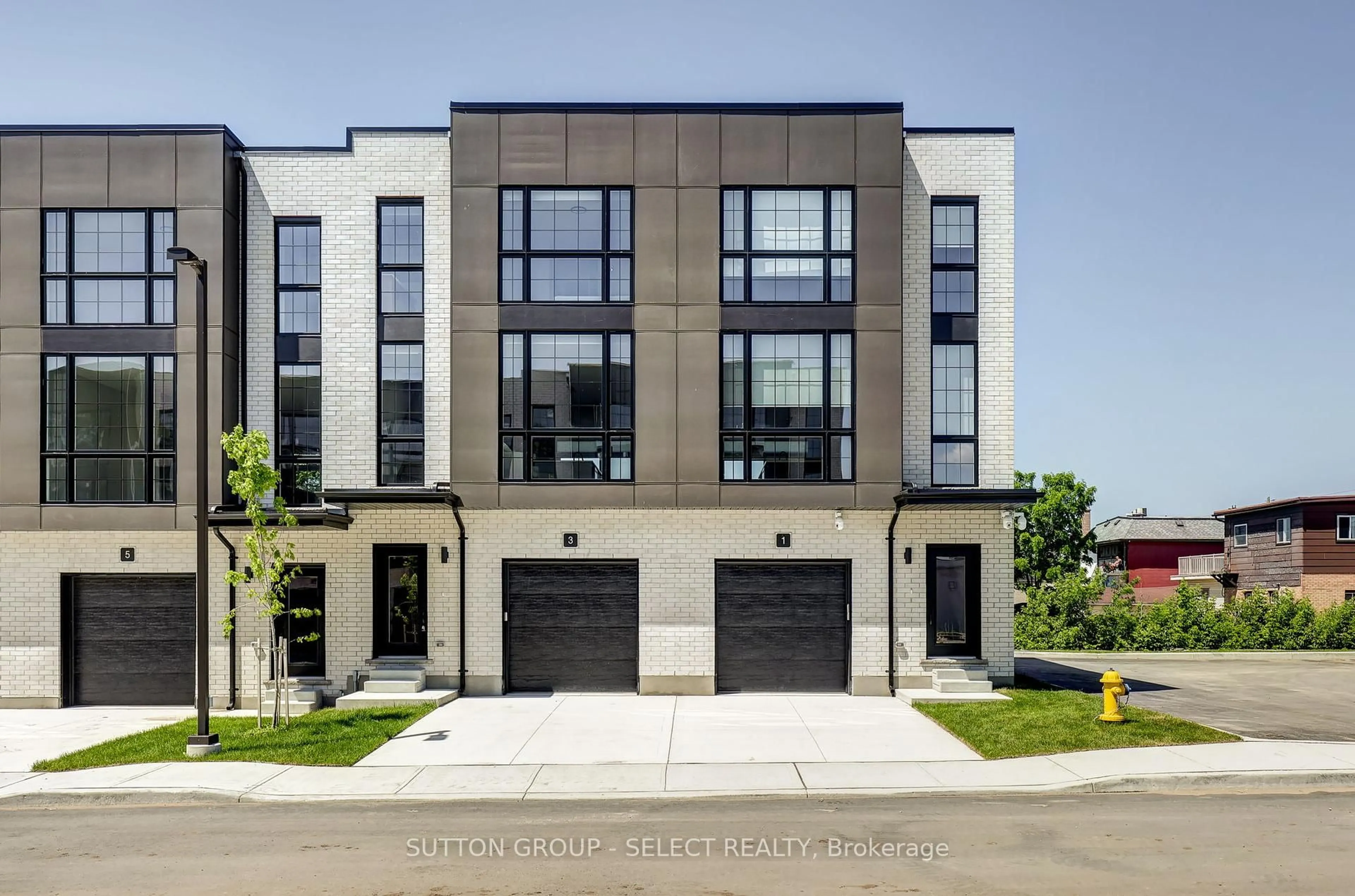 Home with brick exterior material, street for 2500 MAIN St #3, London South Ontario N6P 1T5