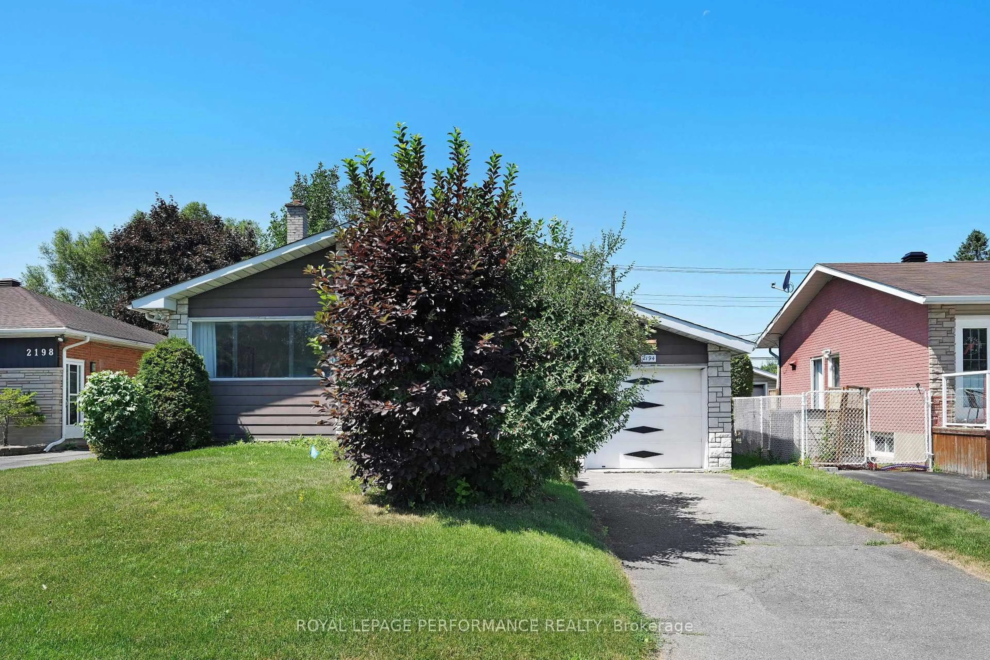 A pic from outside/outdoor area/front of a property/back of a property/a pic from drone, street for 2194 Haig Dr, Ottawa Ontario K1G 2L2
