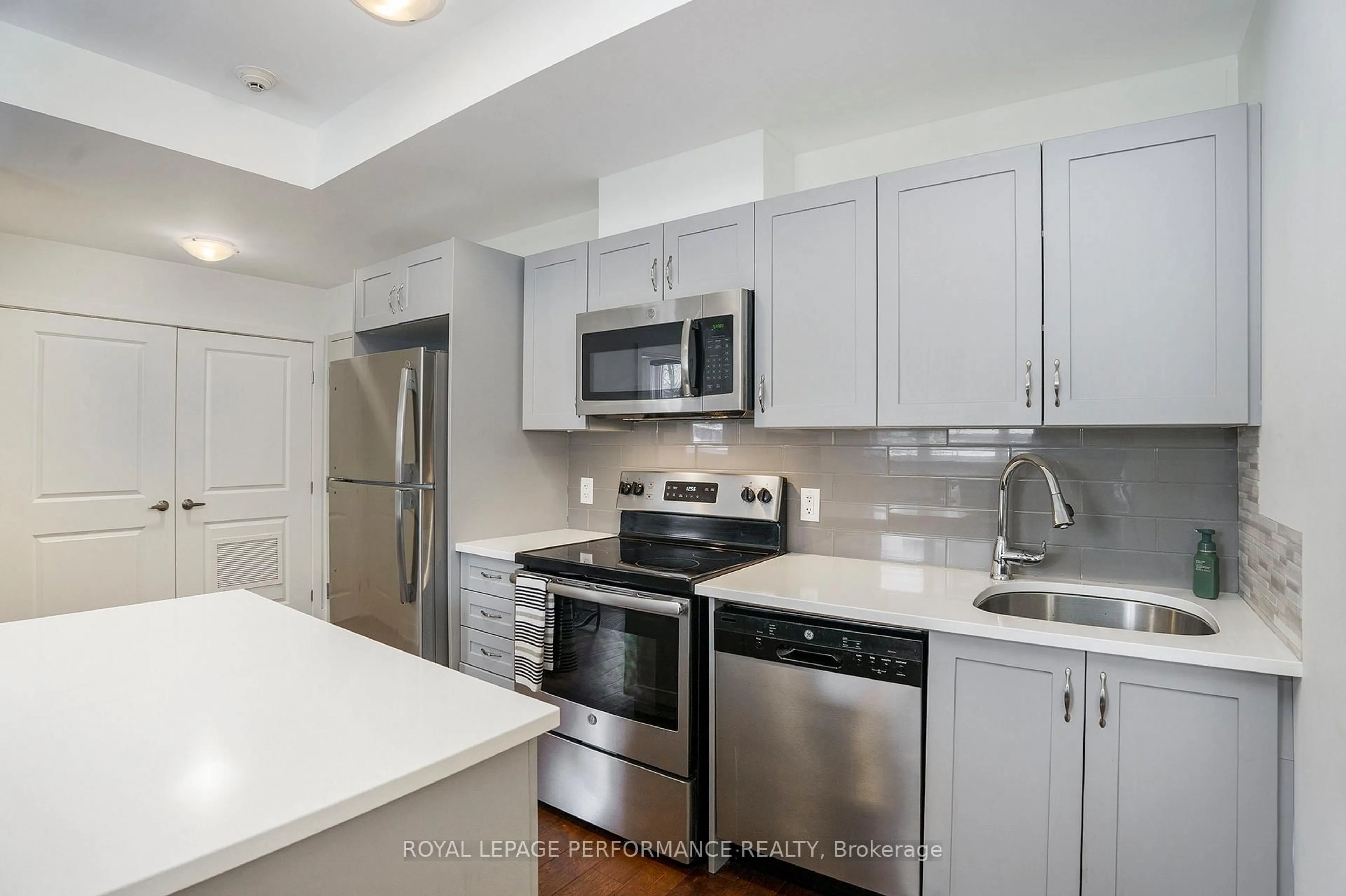 Standard kitchen, unknown for 315 TERRAVITA #L02, Ottawa Ontario K1V 2S1