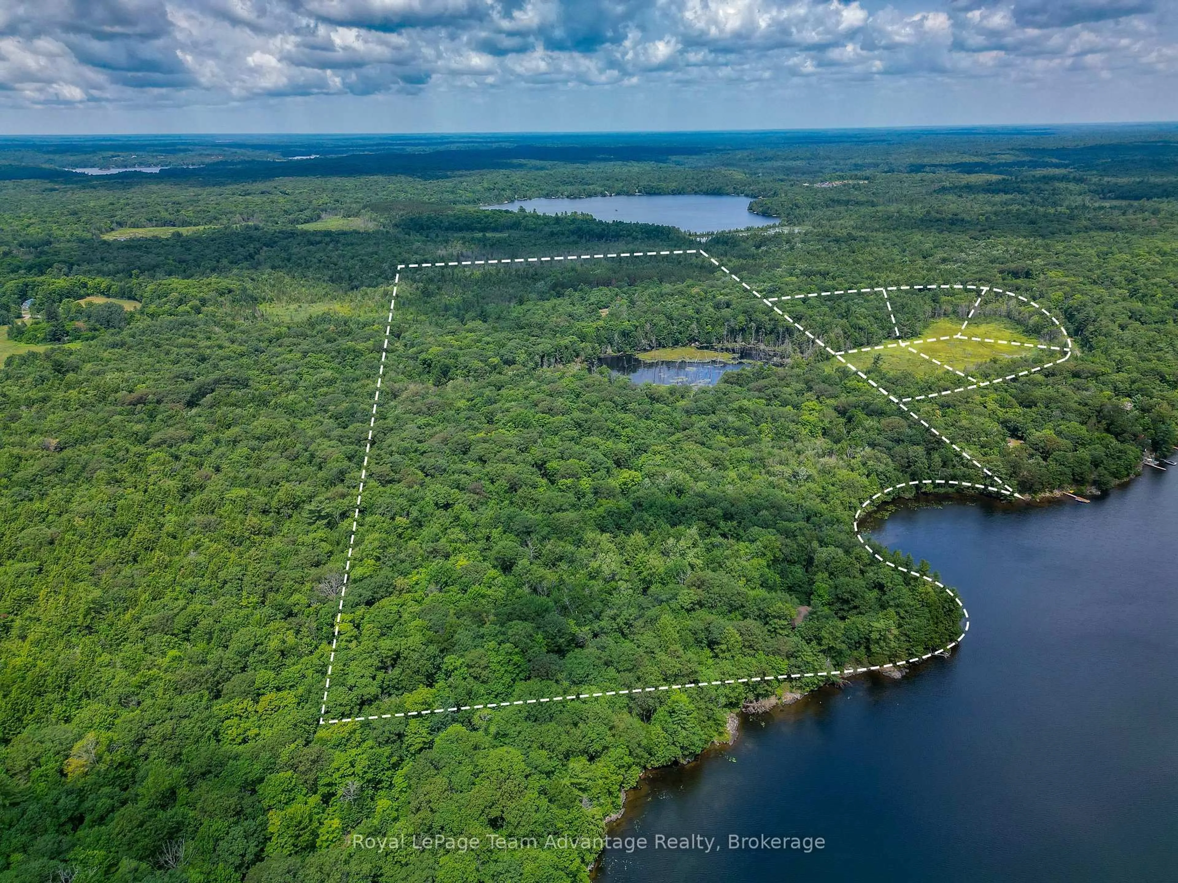 A pic from outside/outdoor area/front of a property/back of a property/a pic from drone, water/lake/river/ocean view for 32 Christie Crt, Seguin Ontario P2A 2W9