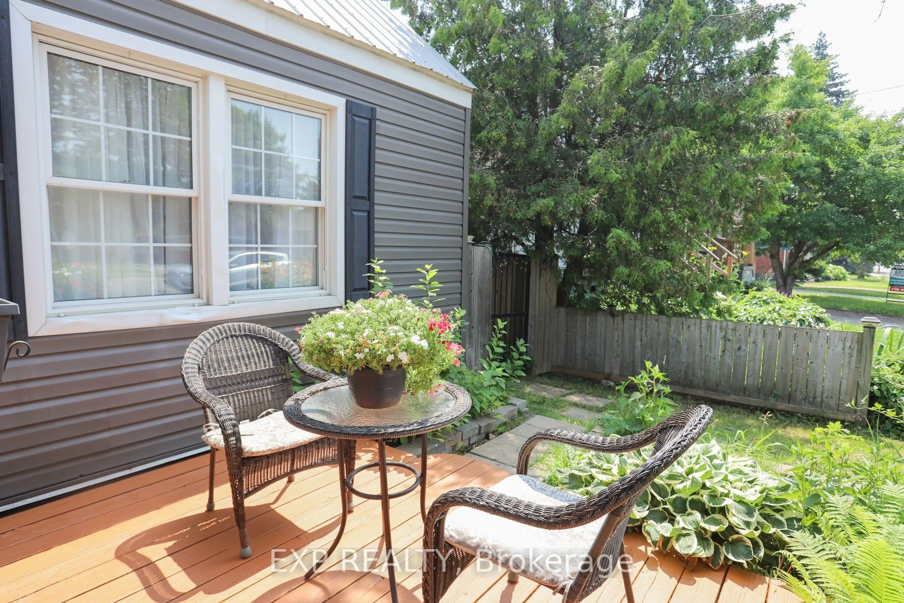 Patio, street for 706 Wellington St, Sault Ste Marie Ontario P6C 3V2
