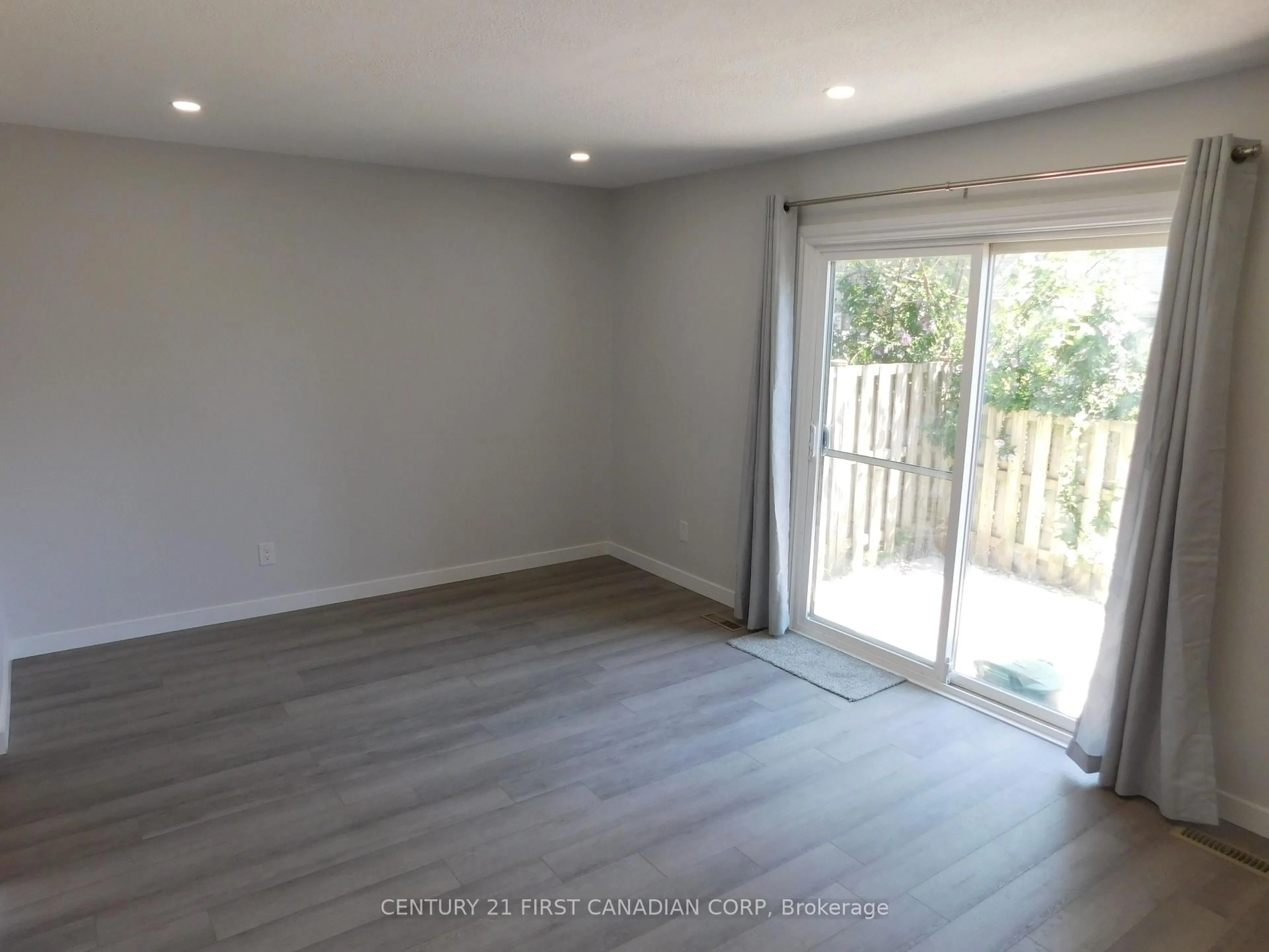 A pic of a room for 114 Pauline Cres #82, London South Ontario N6E 2X6