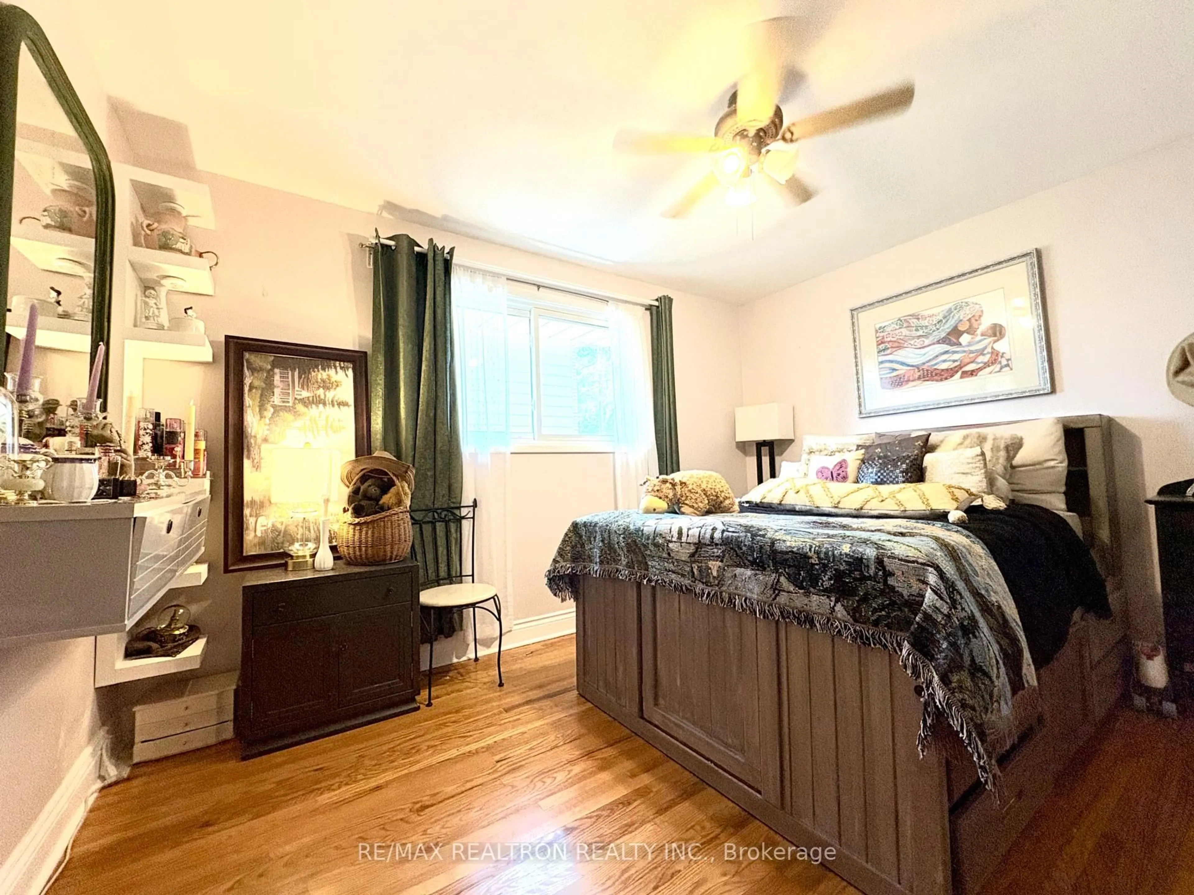 A pic of a room for 323 Lindan Ave, Selwyn Ontario K9L 1K9