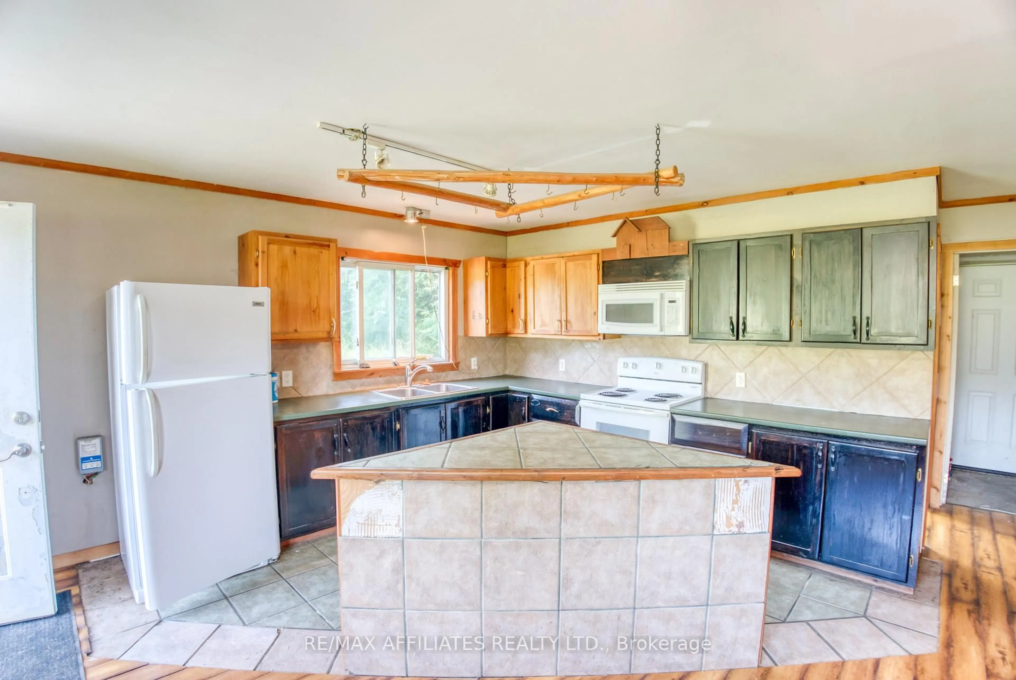 Open concept kitchen, ceramic/tile floor for 2843 Highway 15 Highway, Rideau Lakes Ontario K0G 1V0