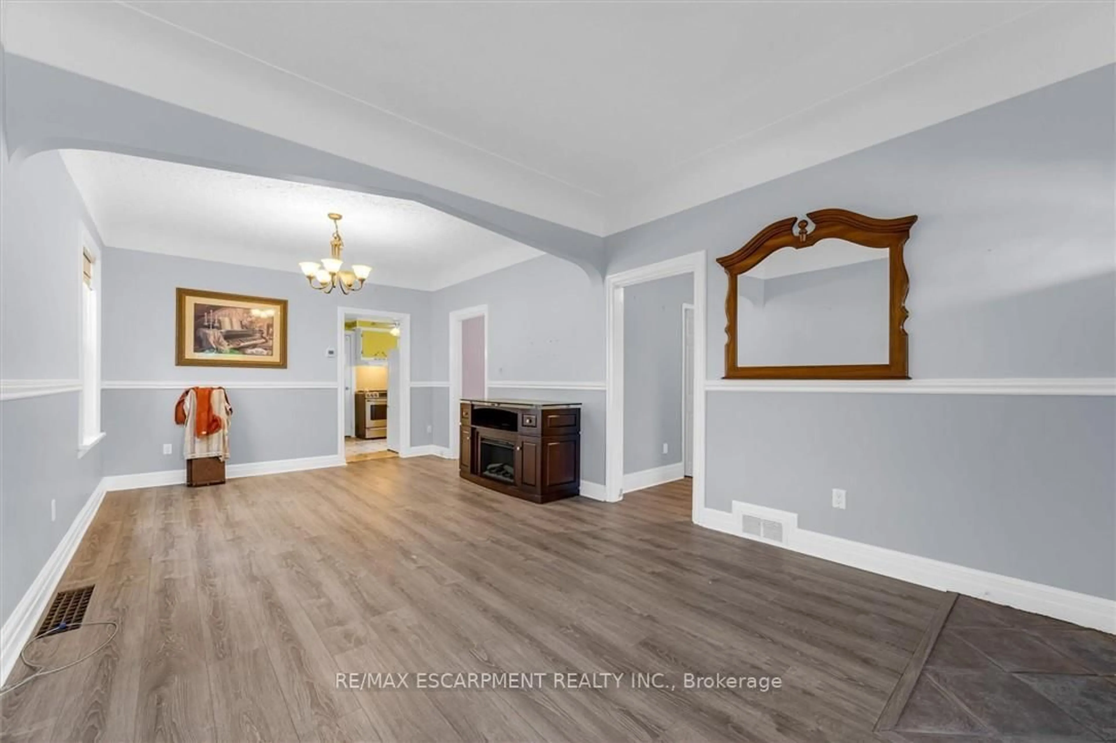 Unknown for 70 Norman St, Hamilton Ontario L8H 4J5