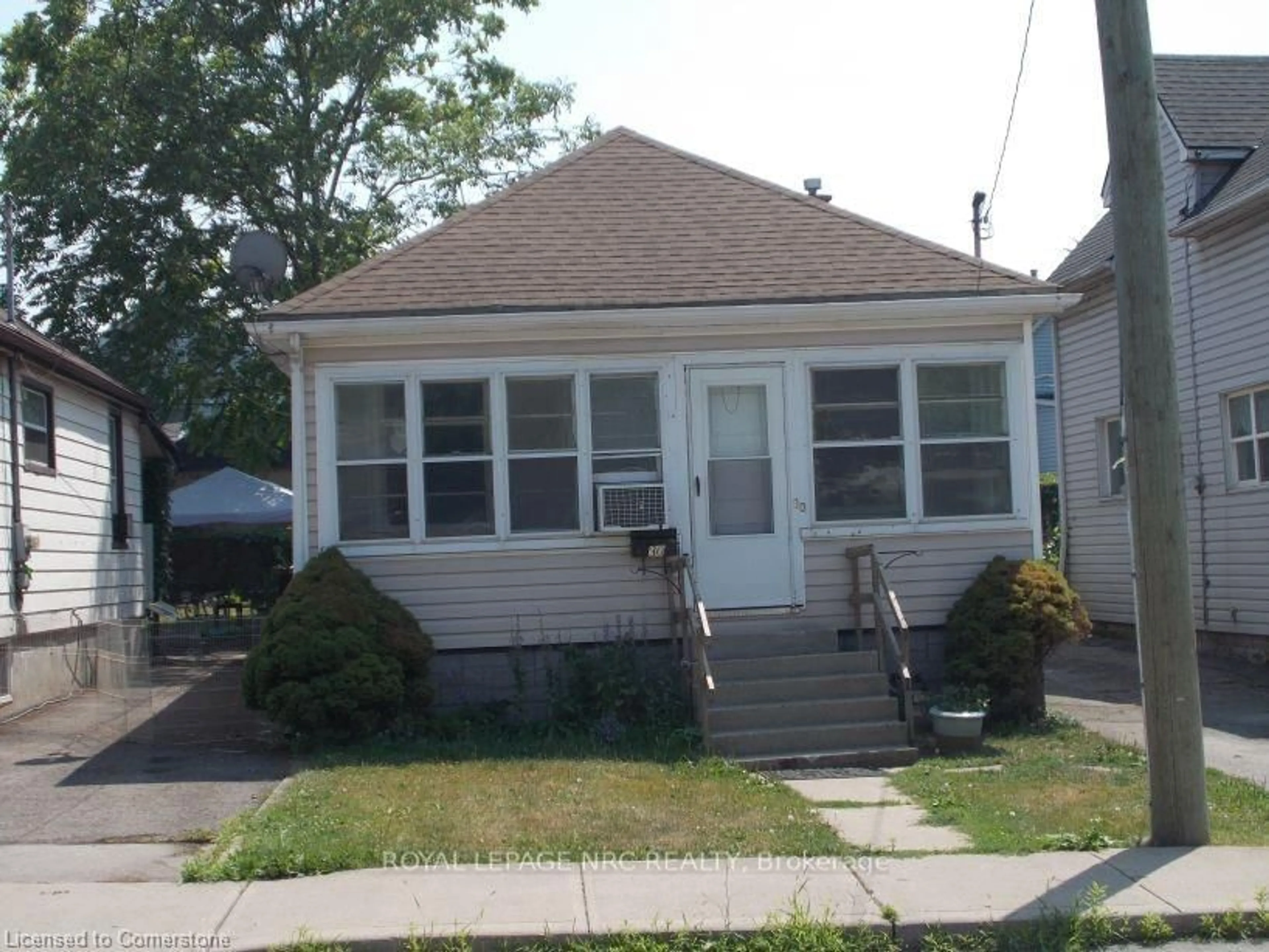 Home with vinyl exterior material, street for 30 Dalhousie Ave, Hamilton Ontario L8L 3J5