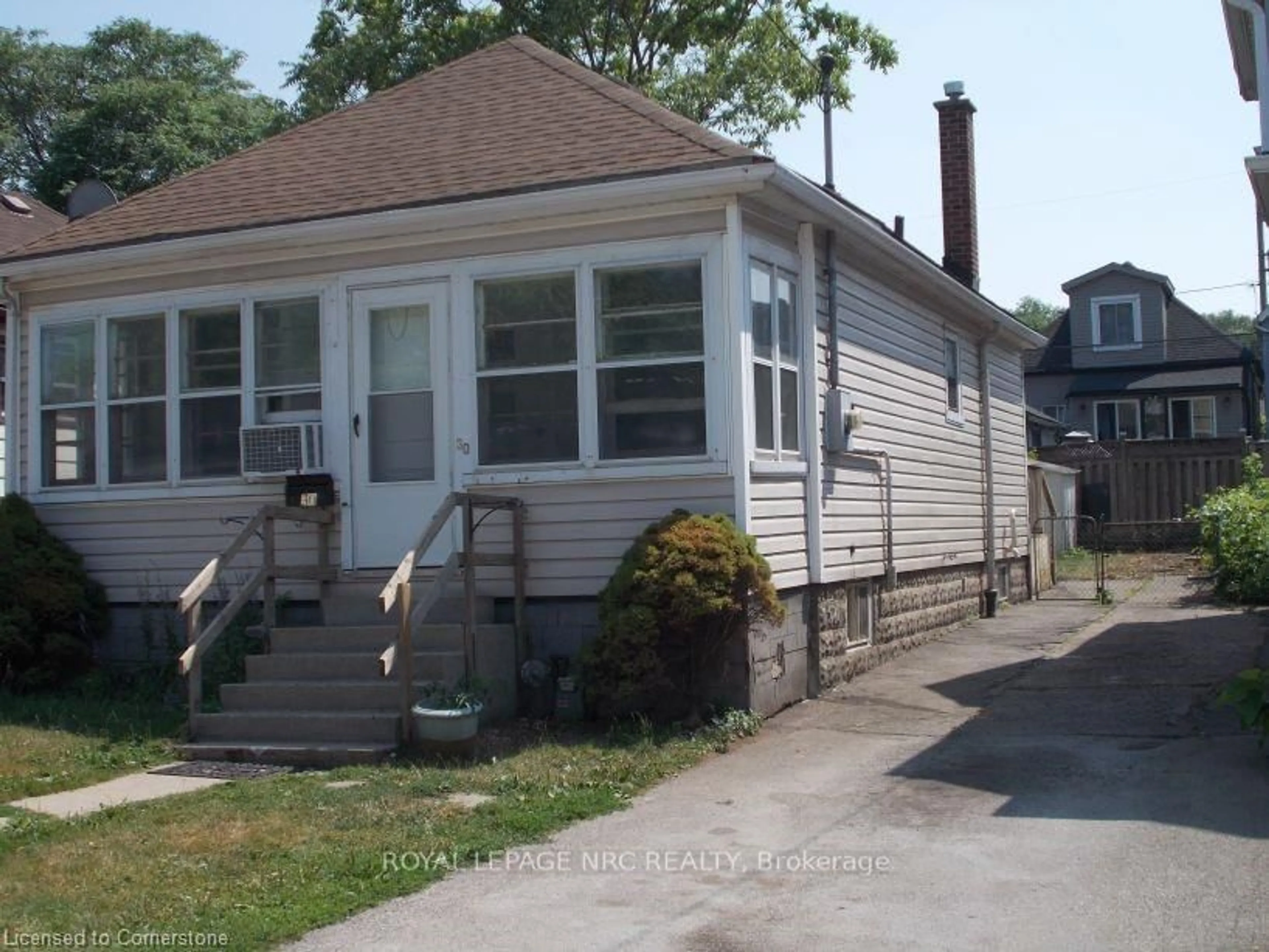 Home with vinyl exterior material, street for 30 Dalhousie Ave, Hamilton Ontario L8L 3J5