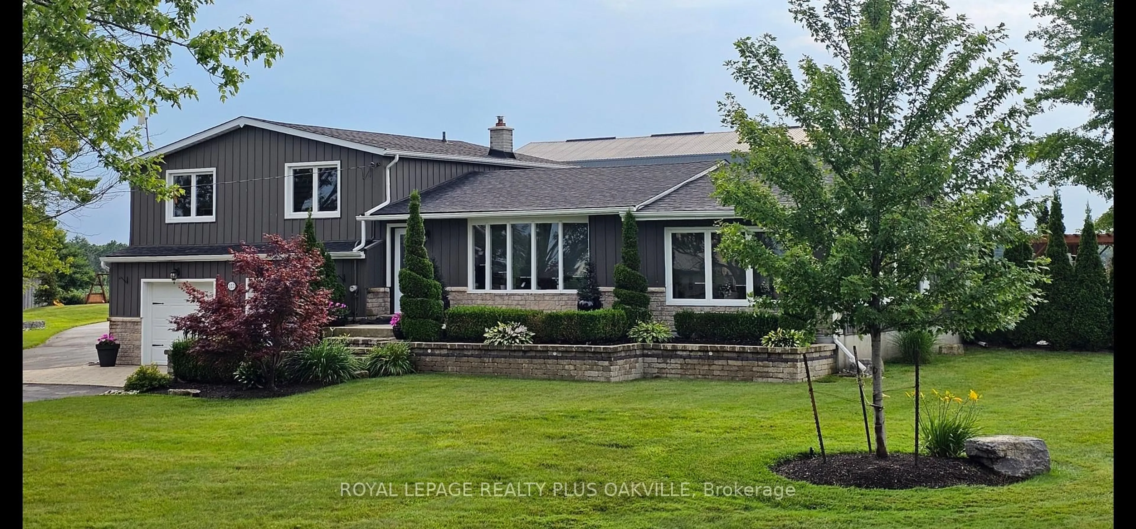 Home with vinyl exterior material, unknown for 322 Russ Rd, Grimsby Ontario L3M 4E7