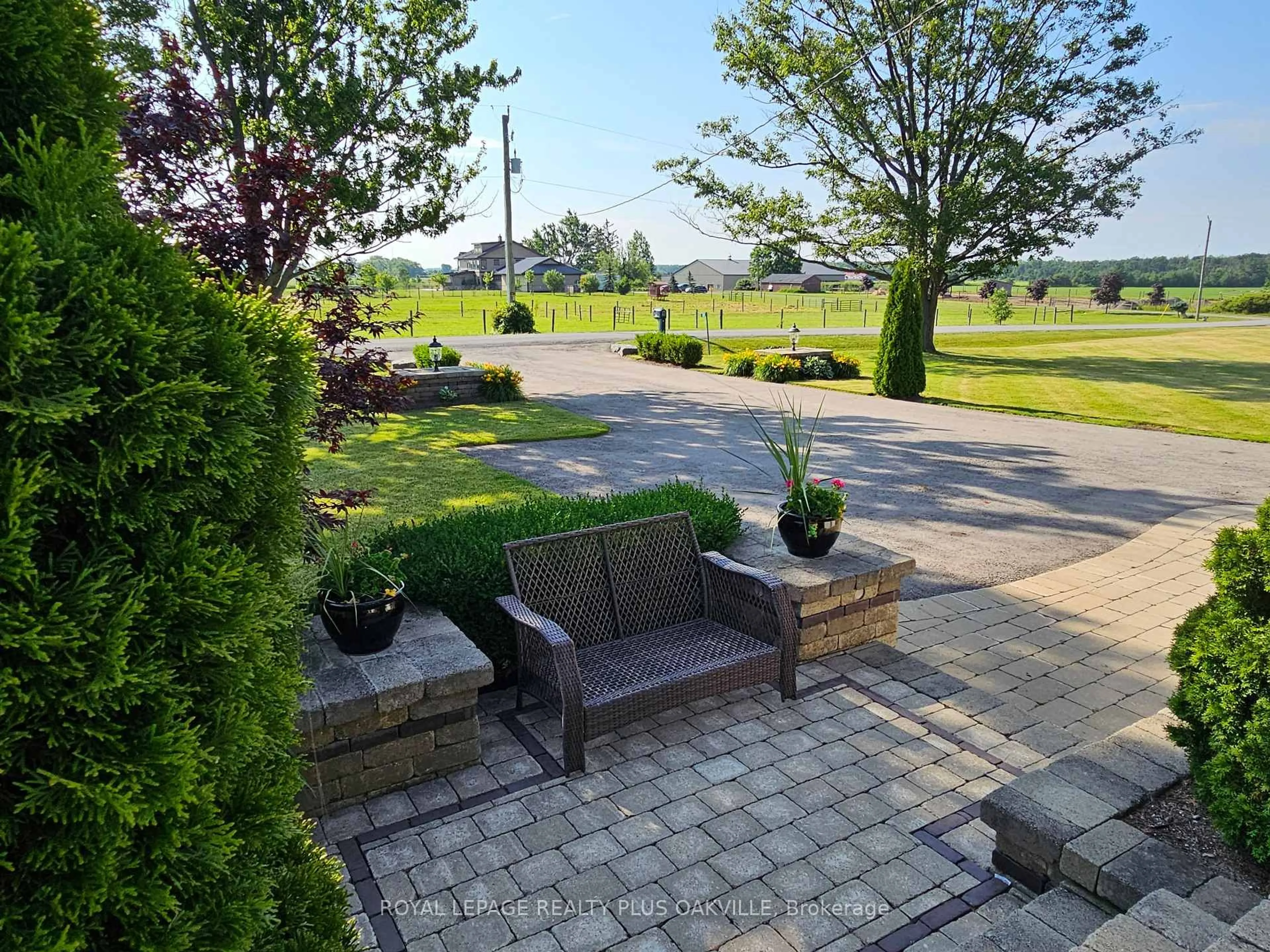 Patio, water/lake/river/ocean view for 322 Russ Rd, Grimsby Ontario L3M 4E7